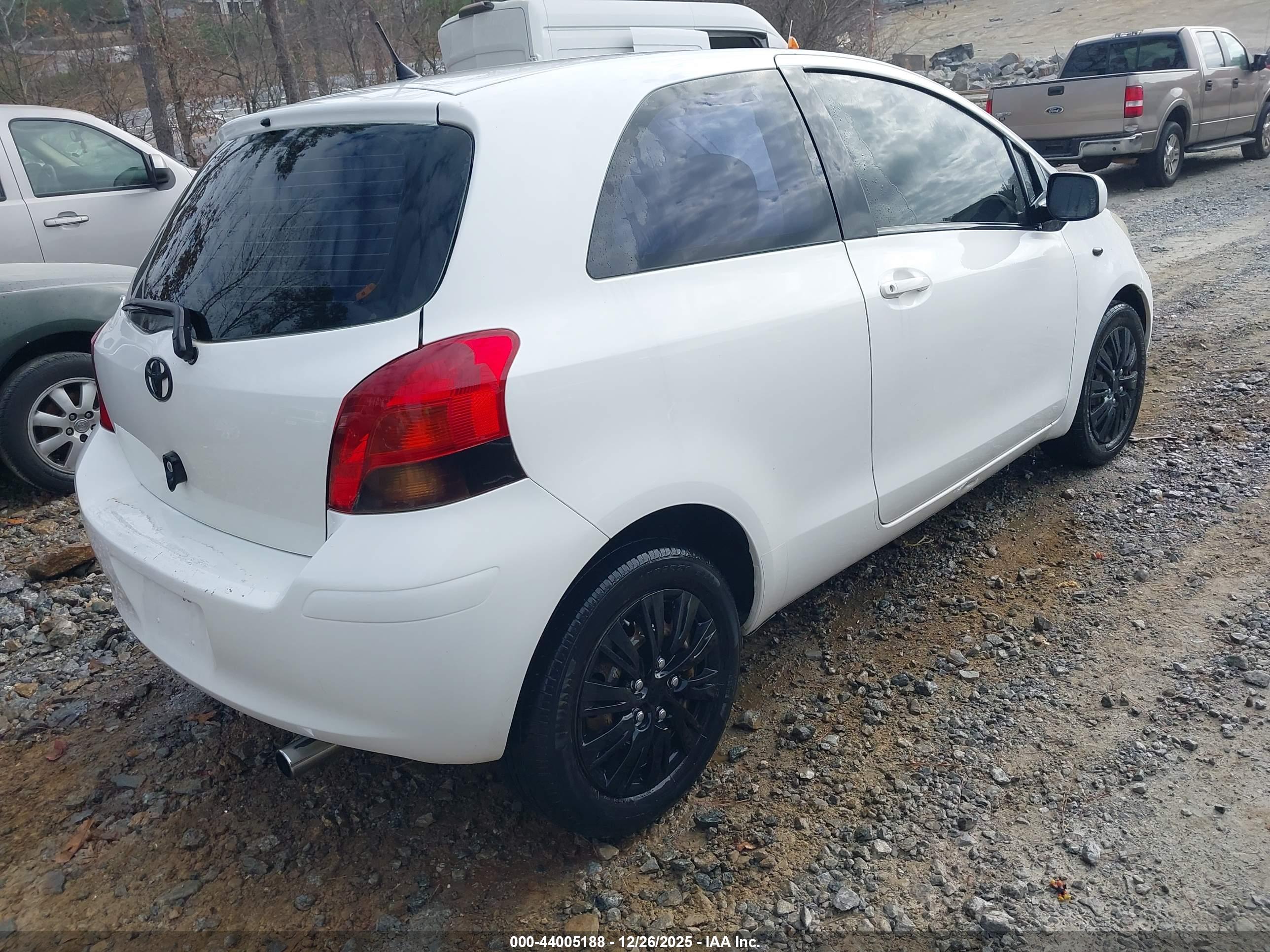 TOYOTA YARIS image 4