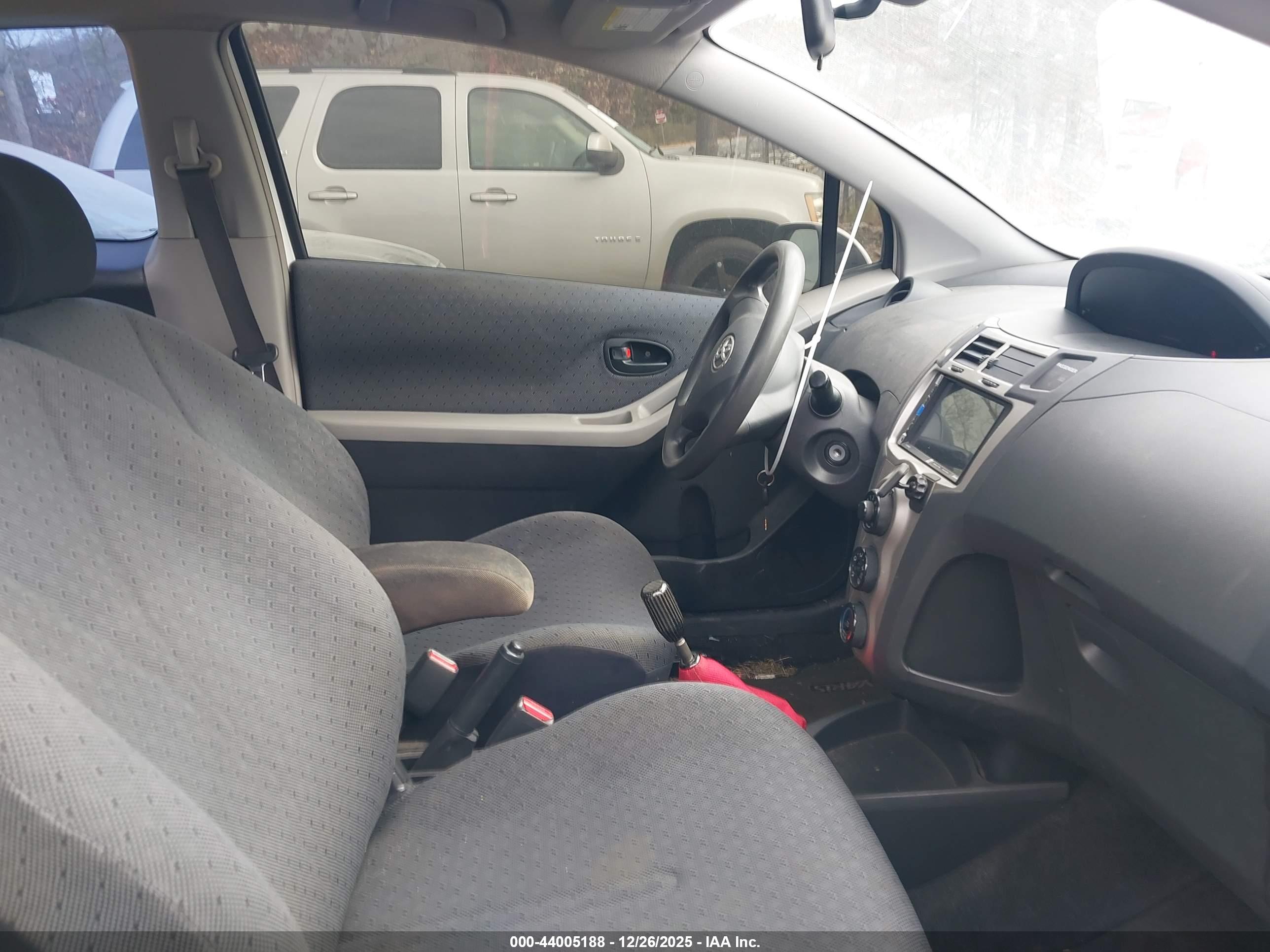 TOYOTA YARIS image 5