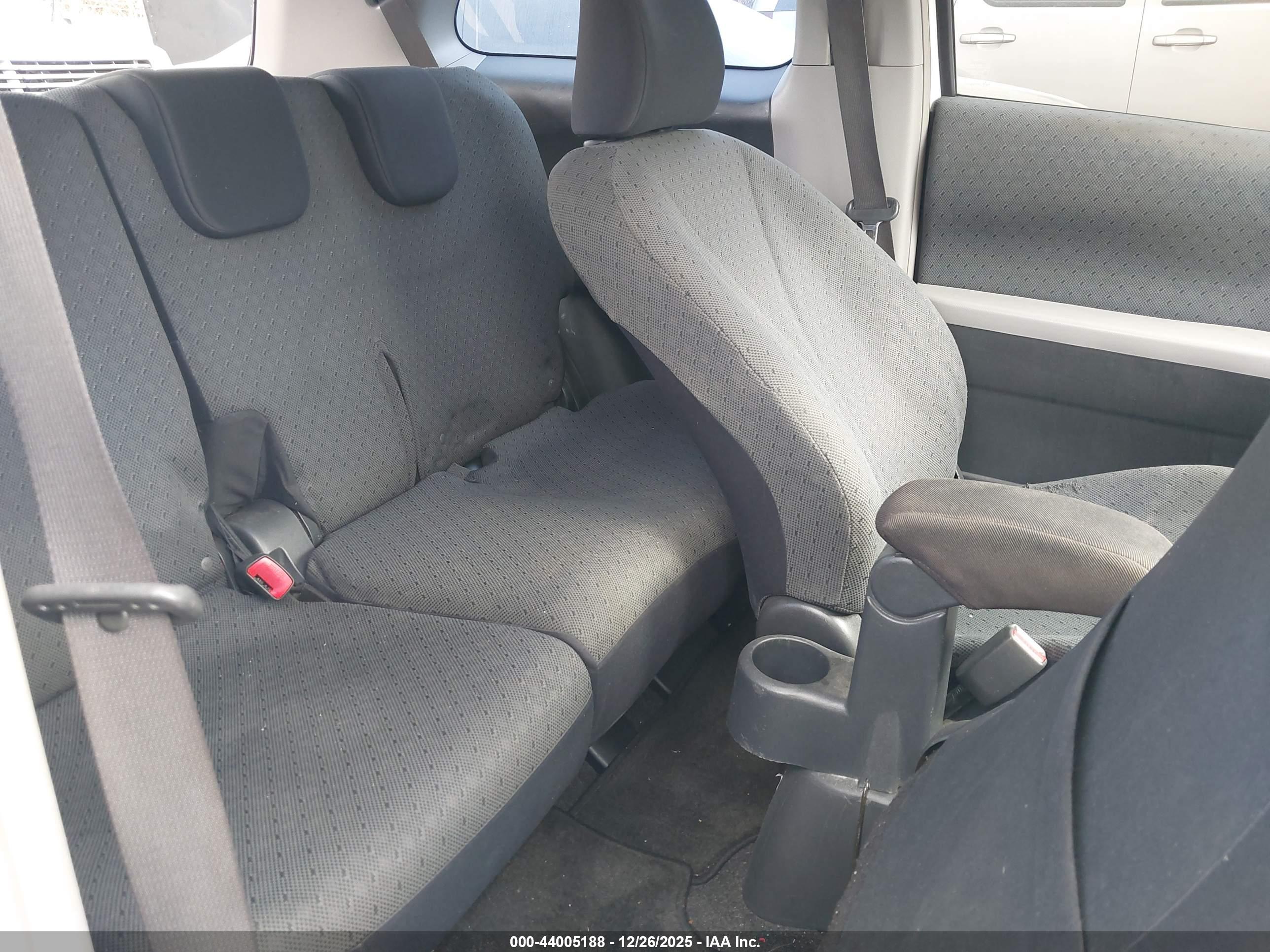 TOYOTA YARIS image 8