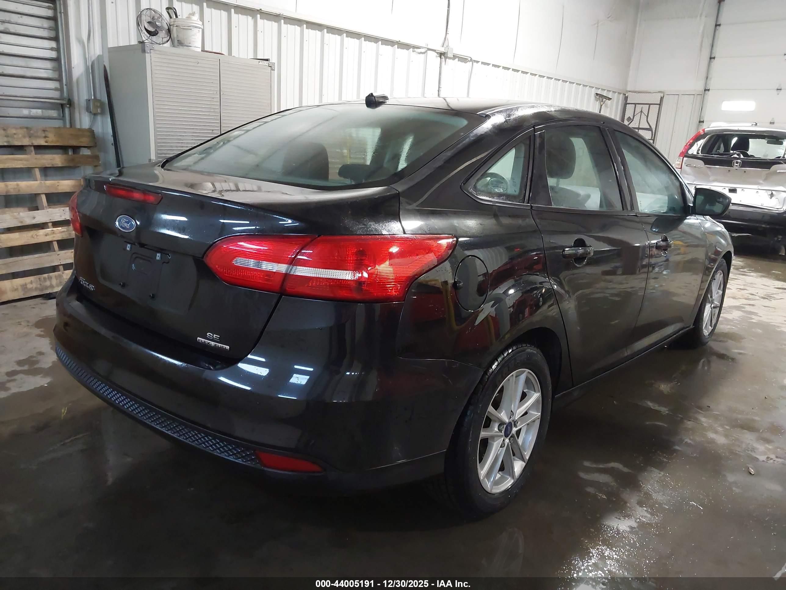 FORD FOCUS image 4