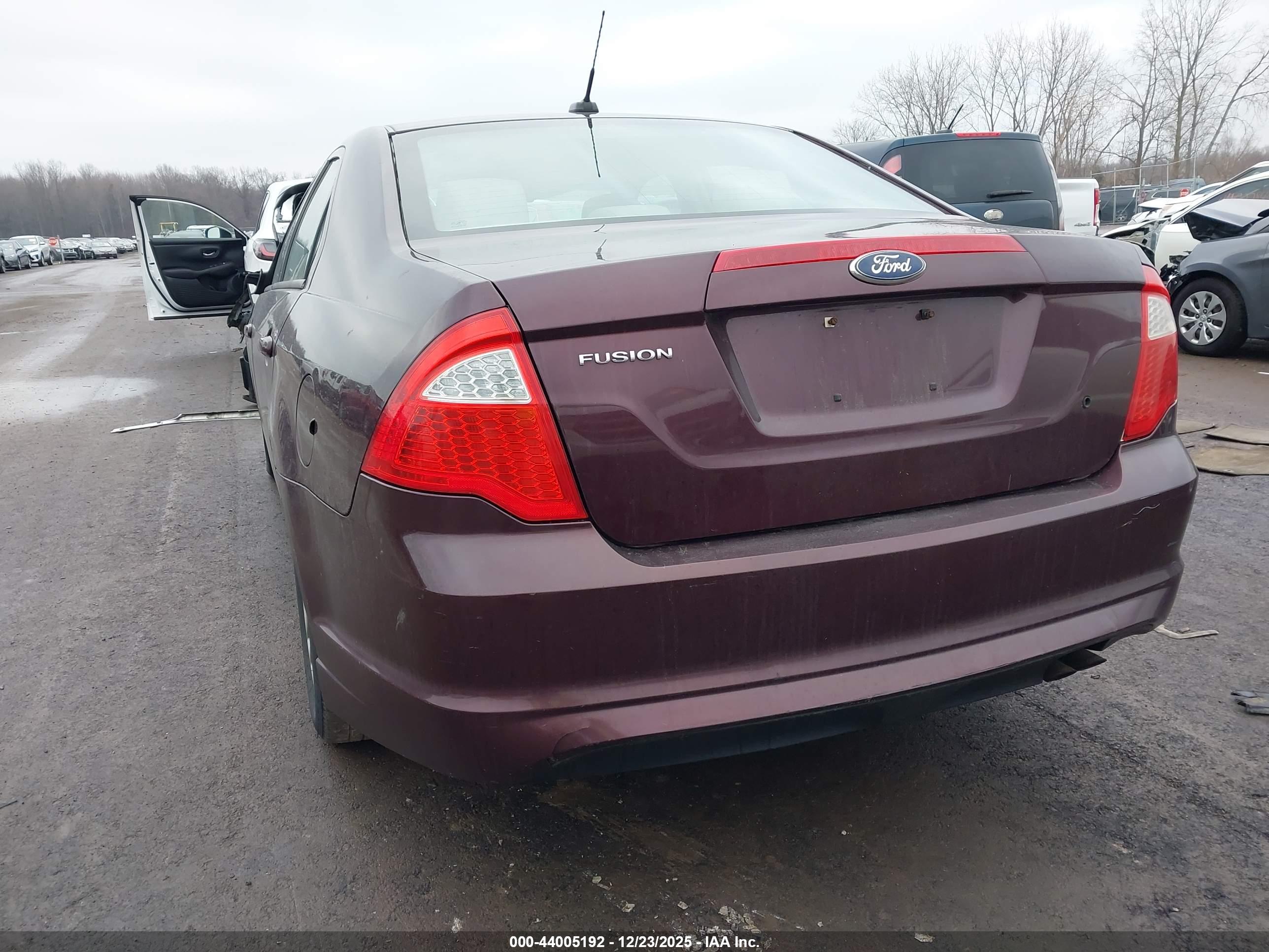 FORD FUSION image 3
