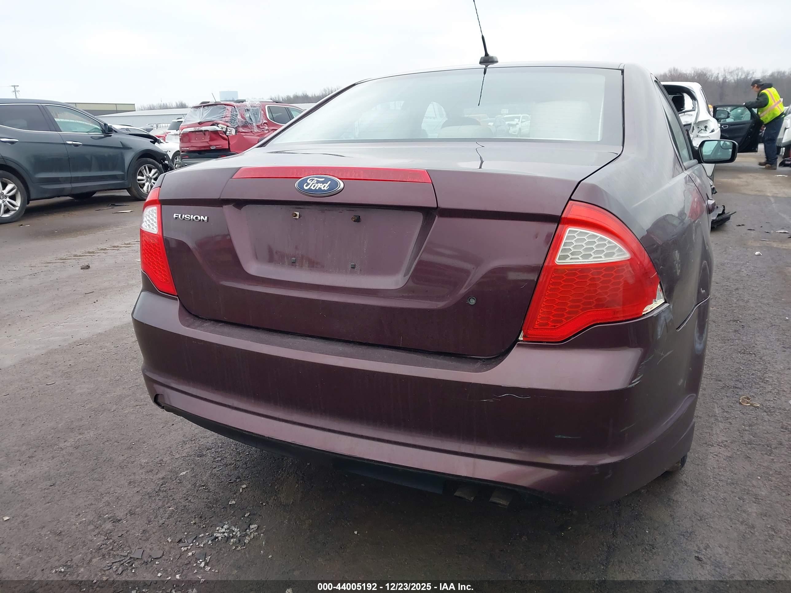 FORD FUSION image 4