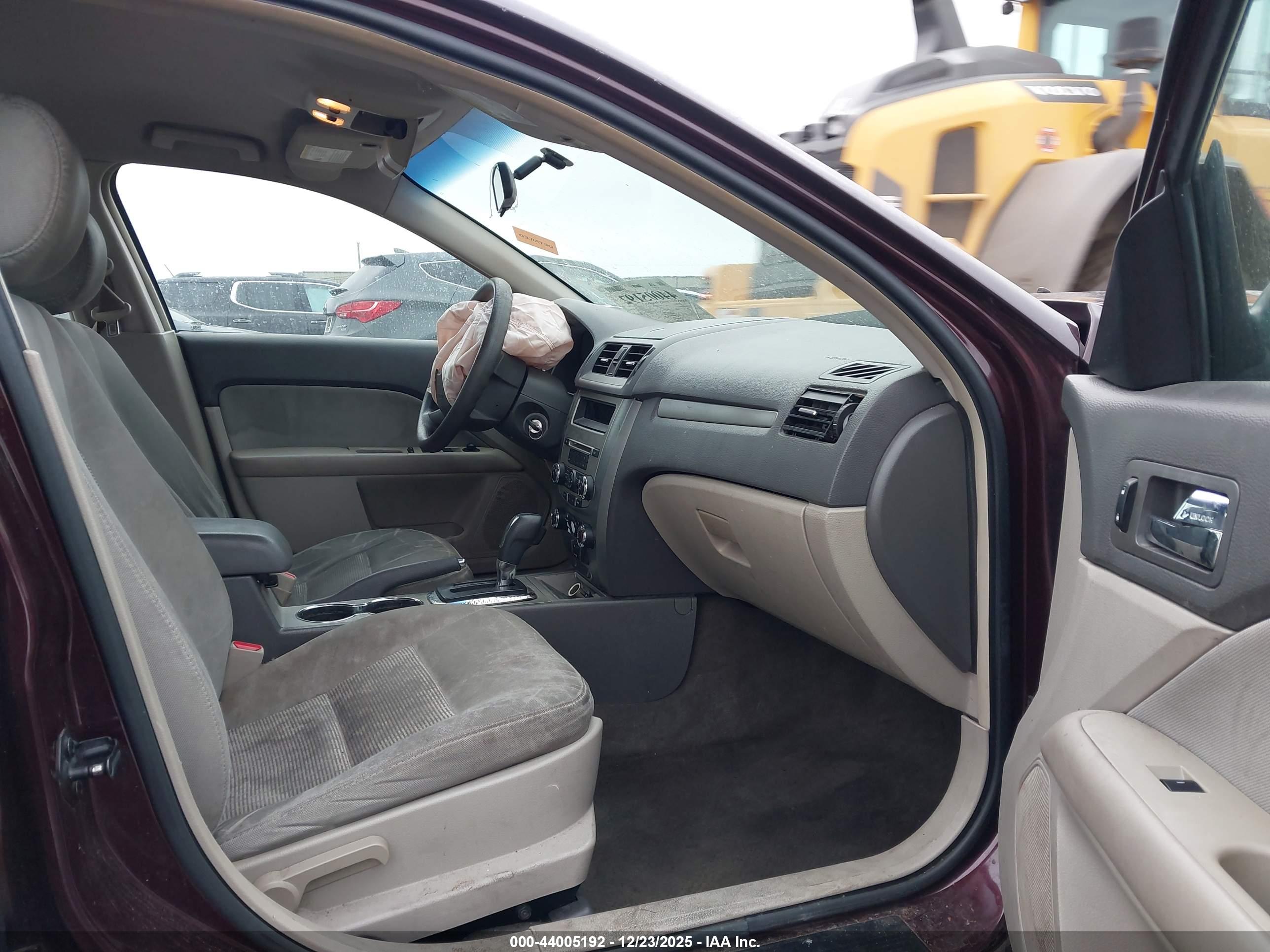 FORD FUSION image 5