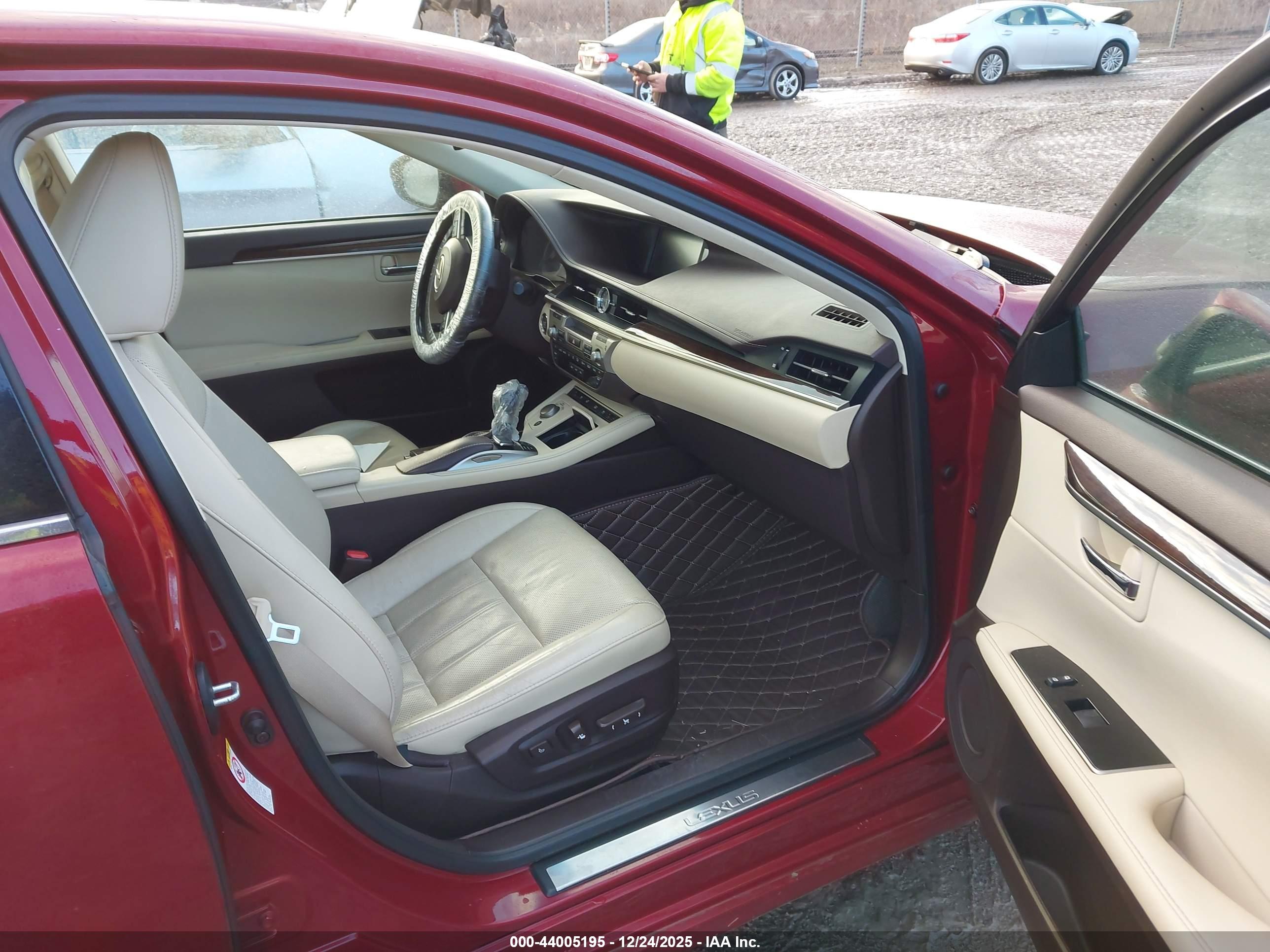 LEXUS ES image 5