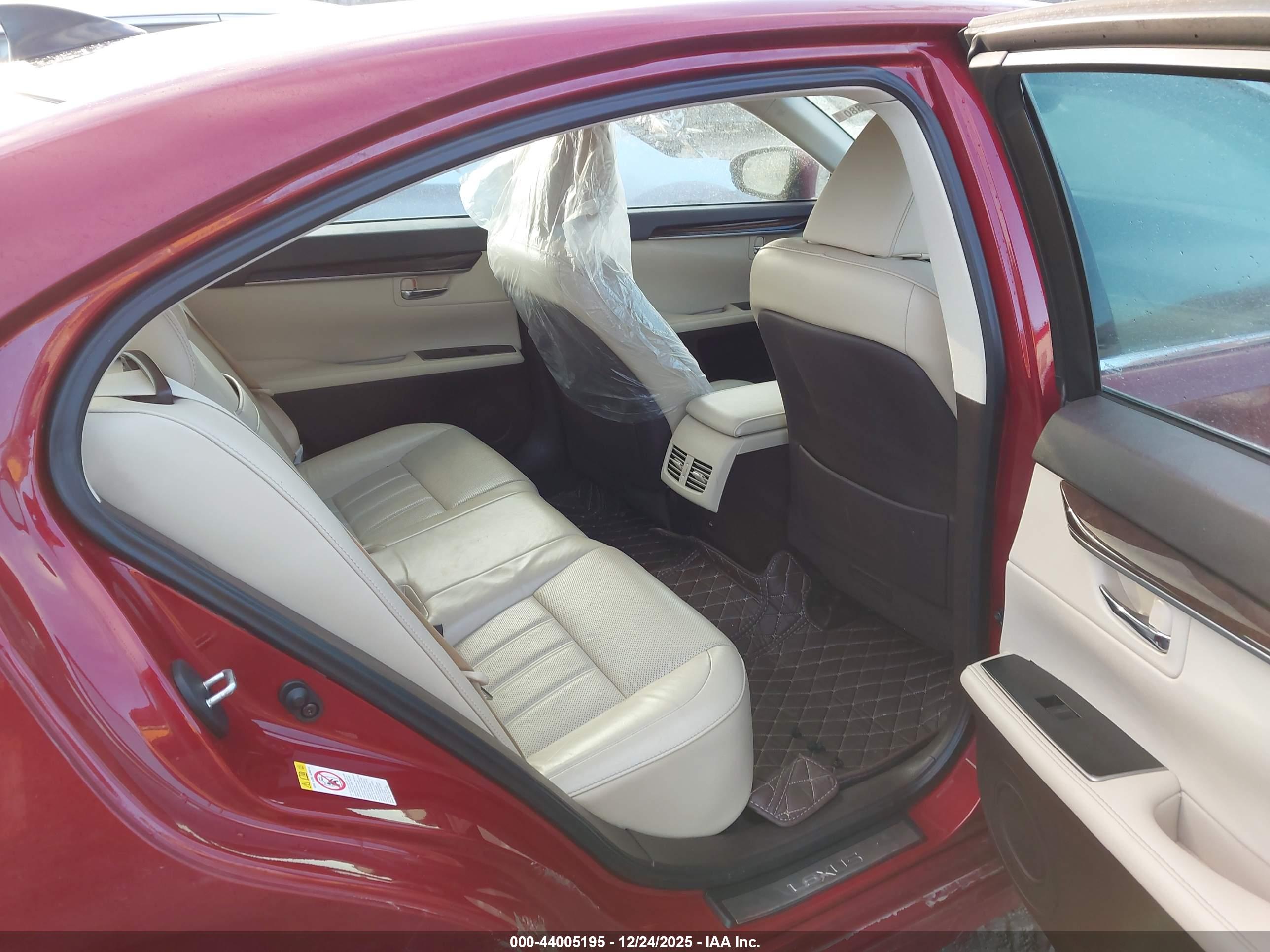LEXUS ES image 8