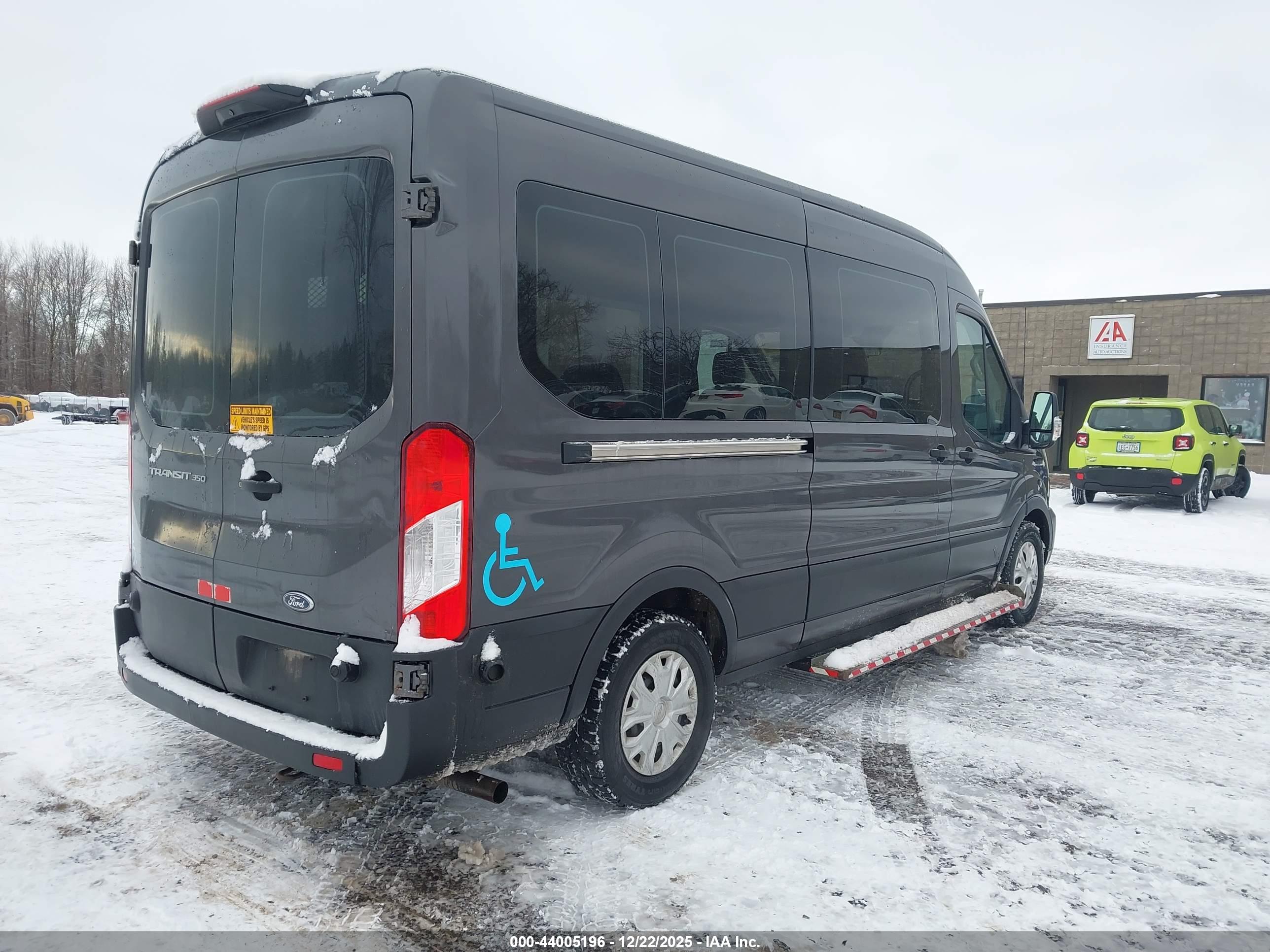 FORD TRANSIT-350 image 4