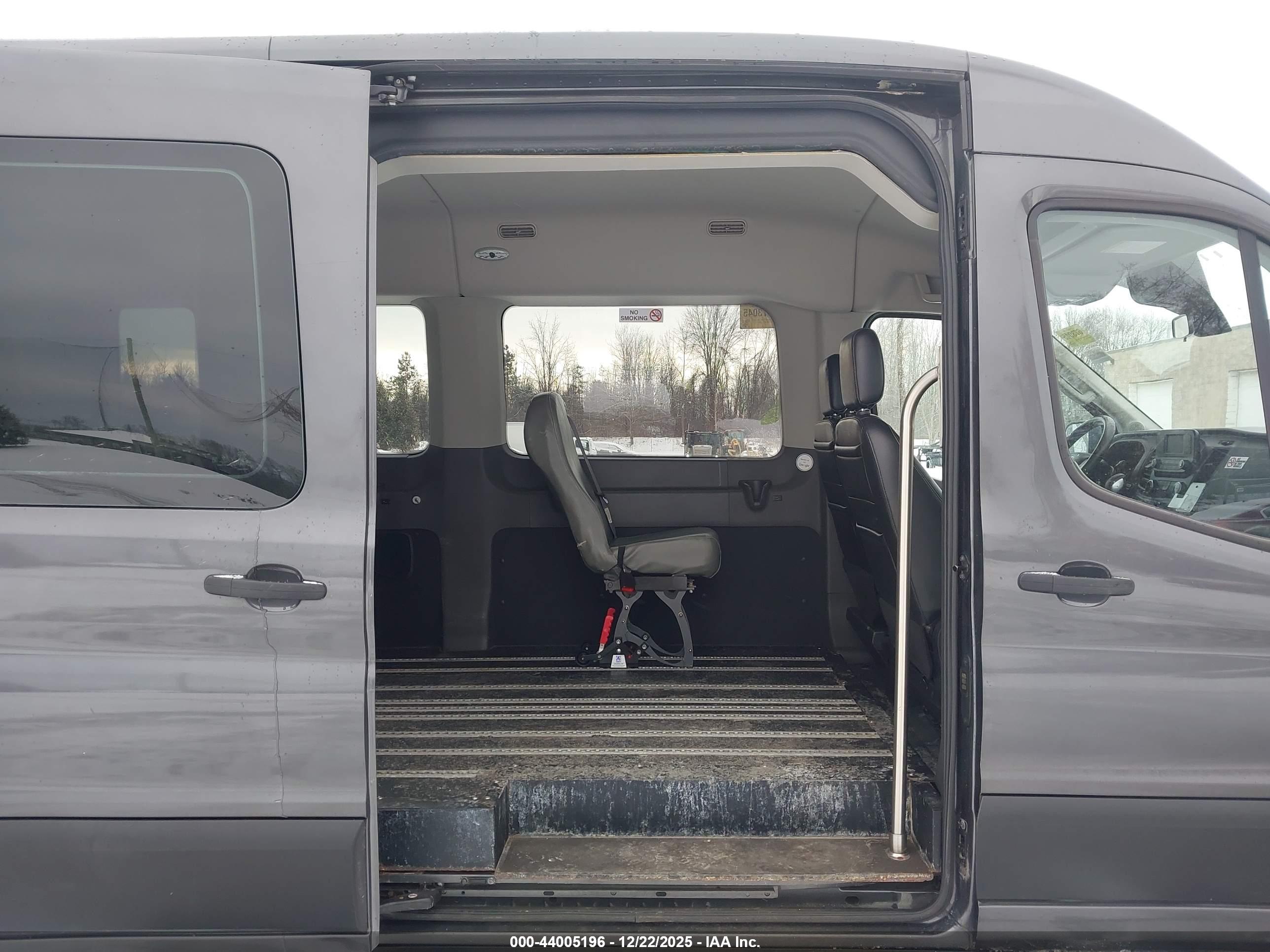 FORD TRANSIT-350 image 8