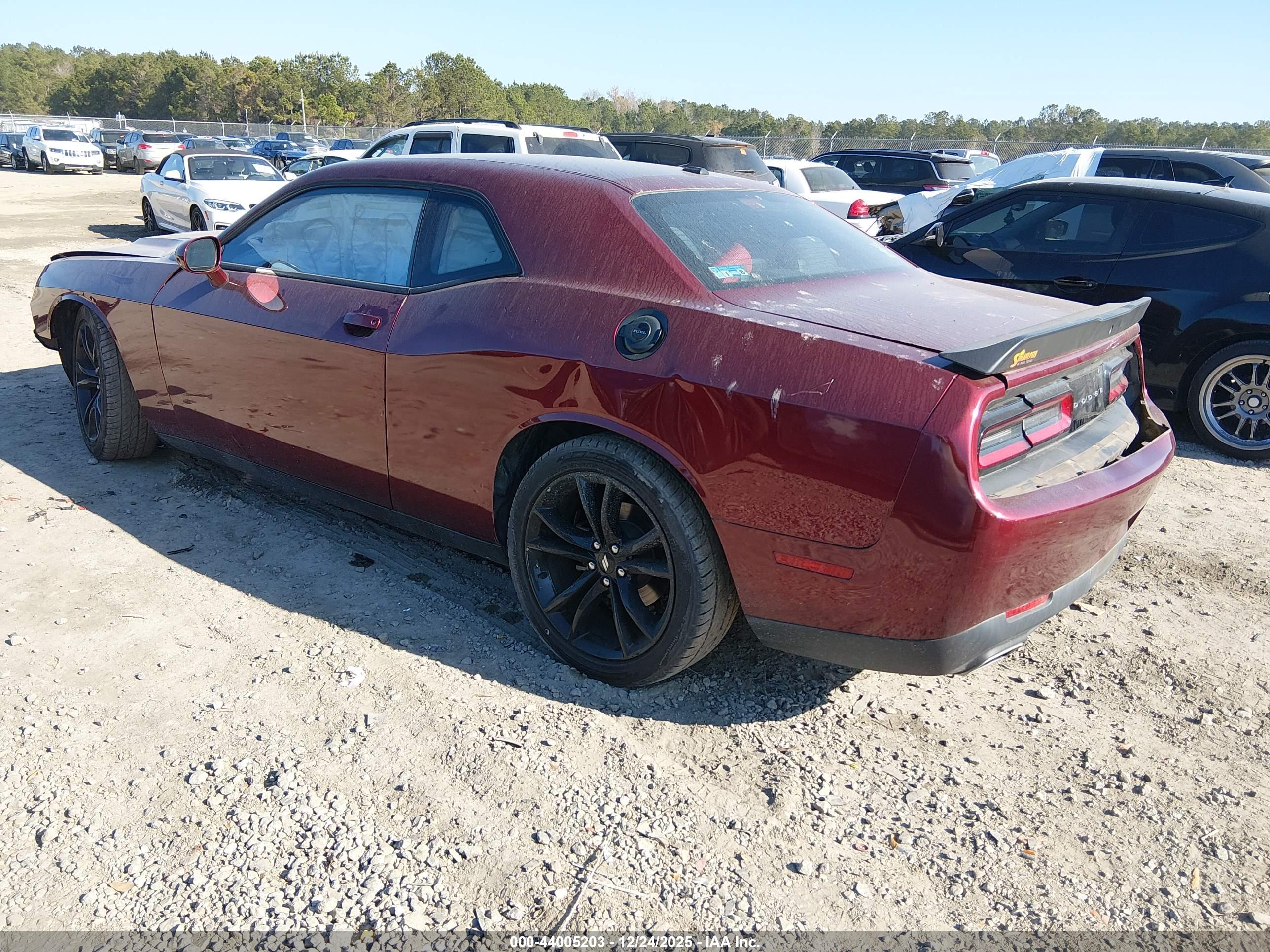 DODGE CHALLENGER image 3