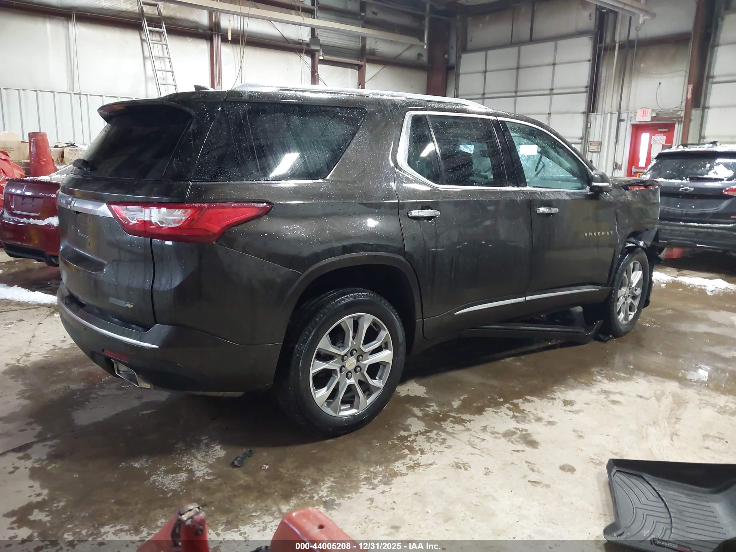 CHEVROLET TRAVERSE image 4