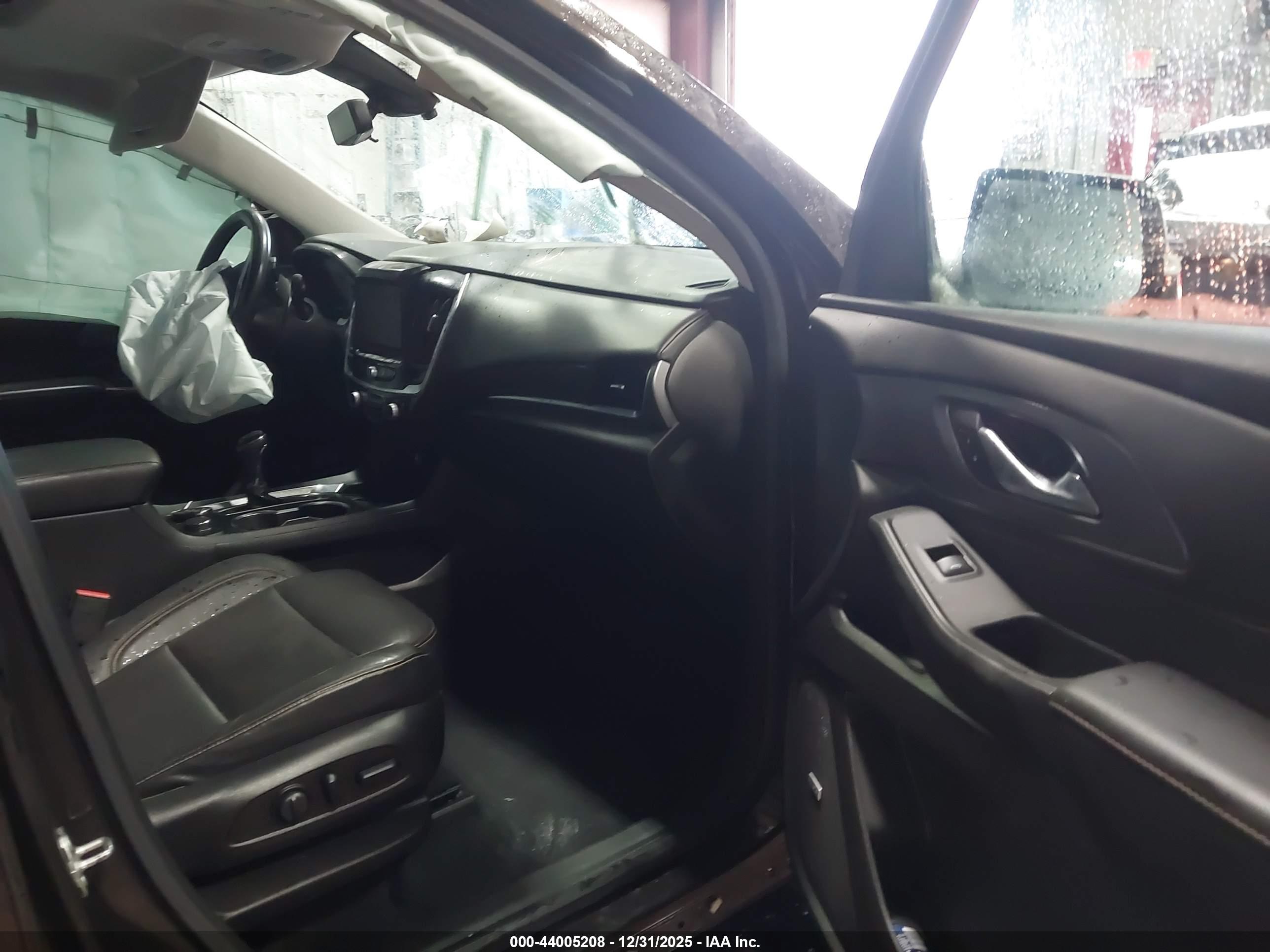 CHEVROLET TRAVERSE image 5
