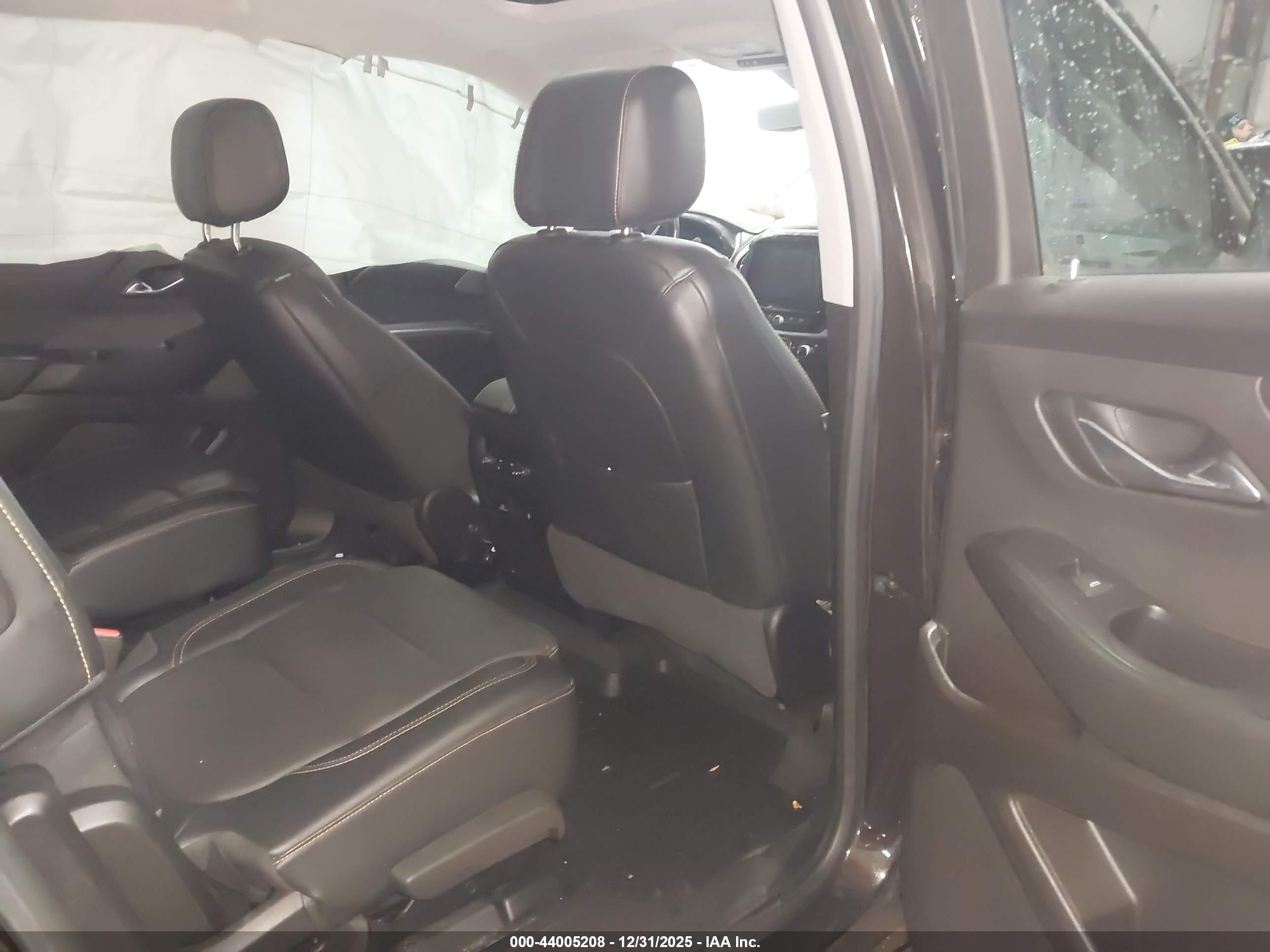 CHEVROLET TRAVERSE image 8