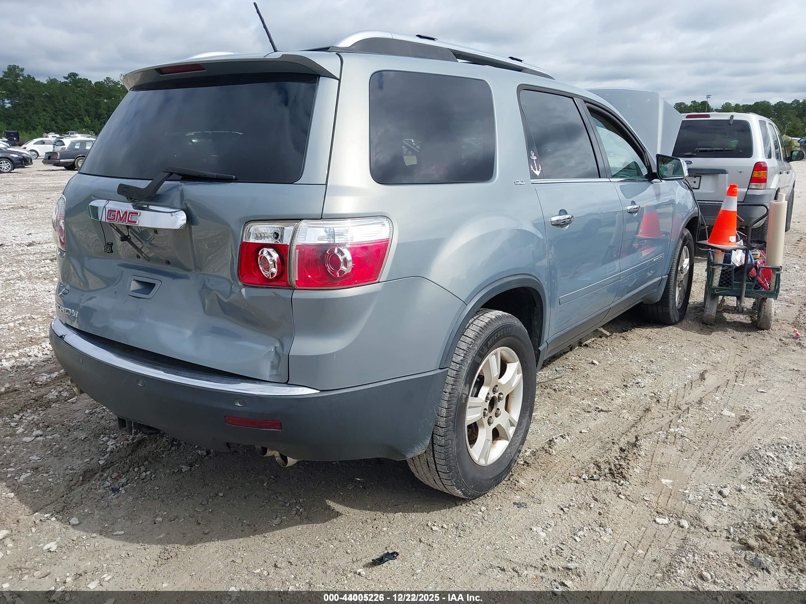GMC ACADIA image 4