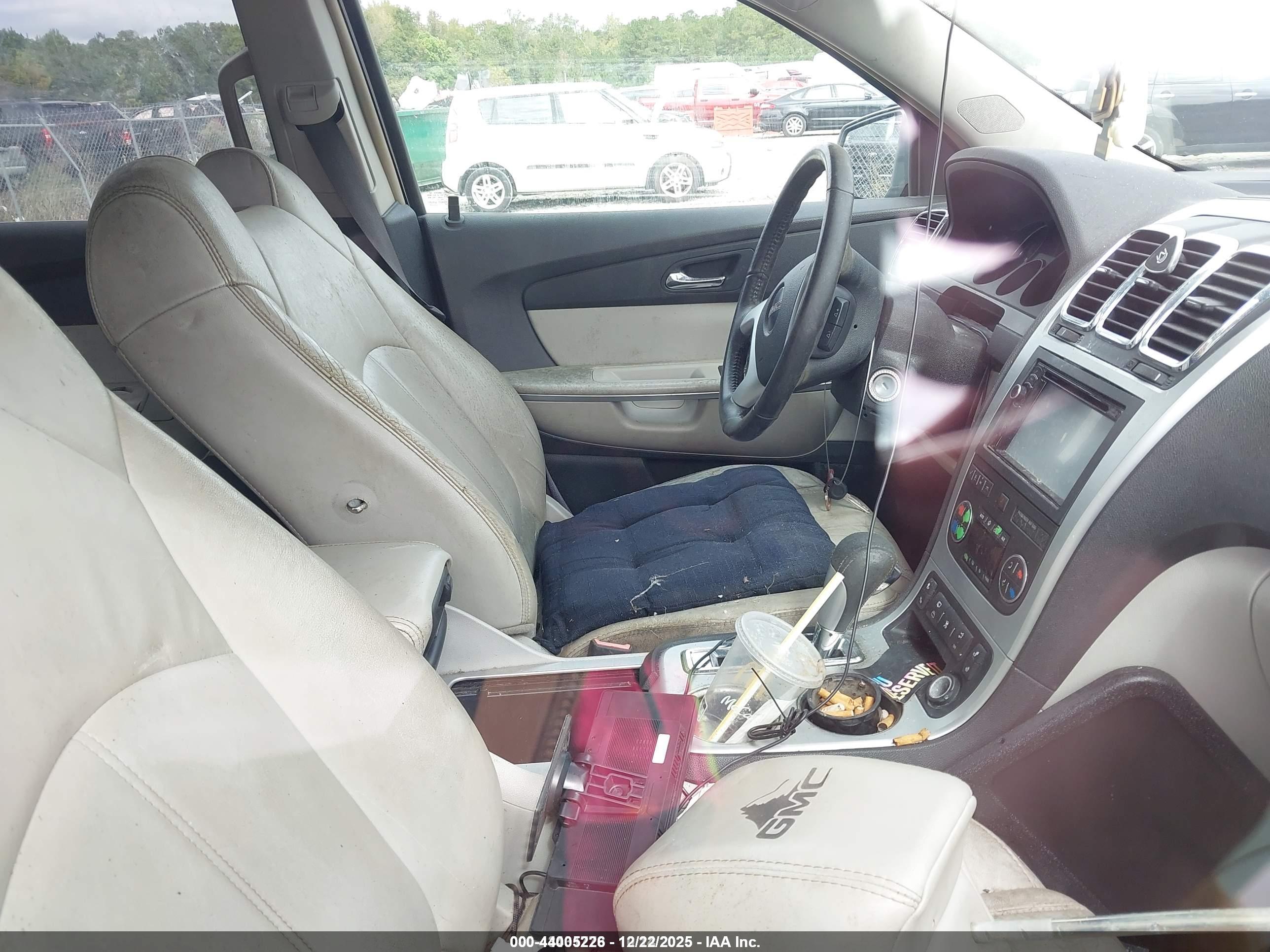 GMC ACADIA image 5