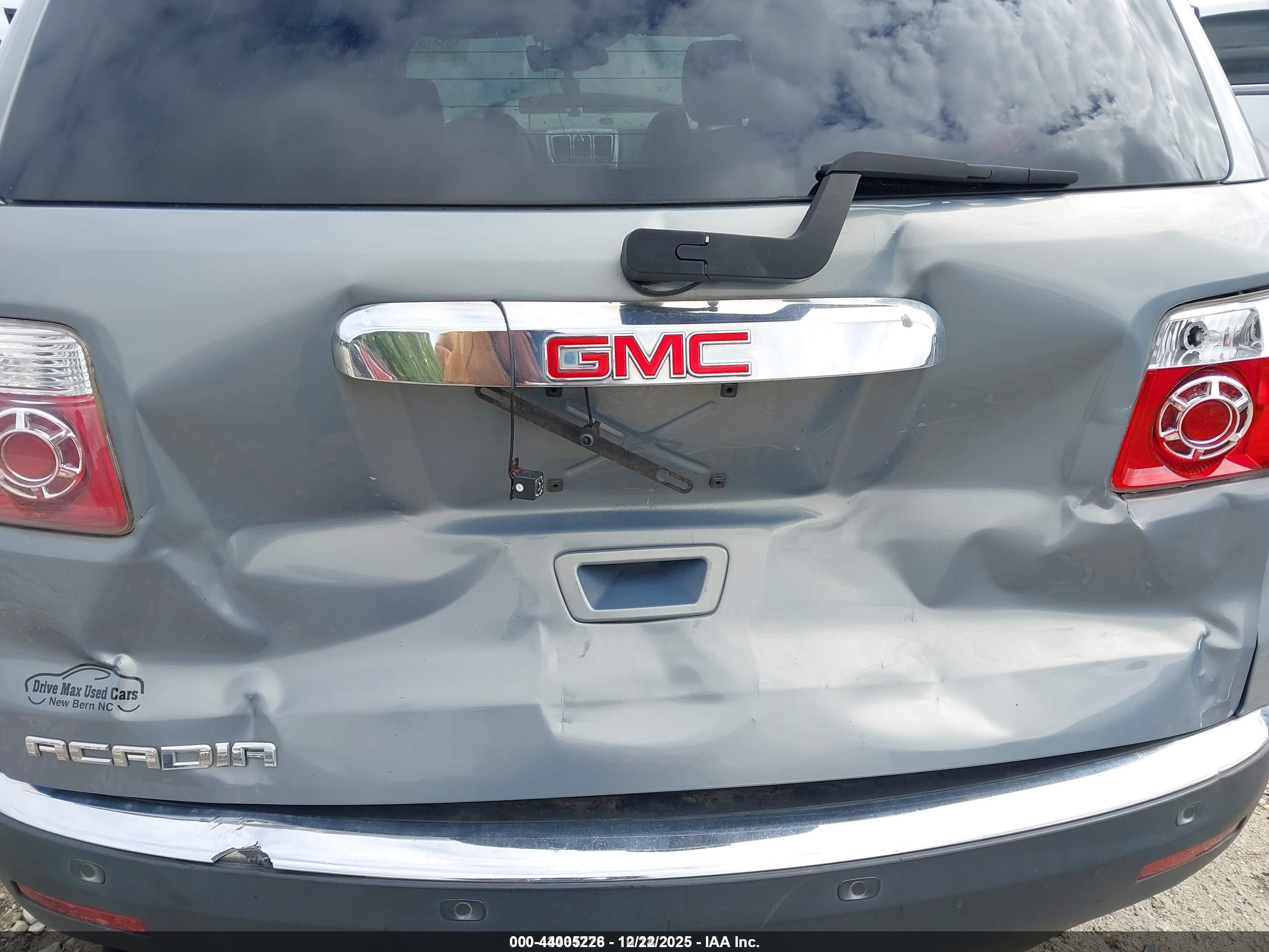 GMC ACADIA image 6