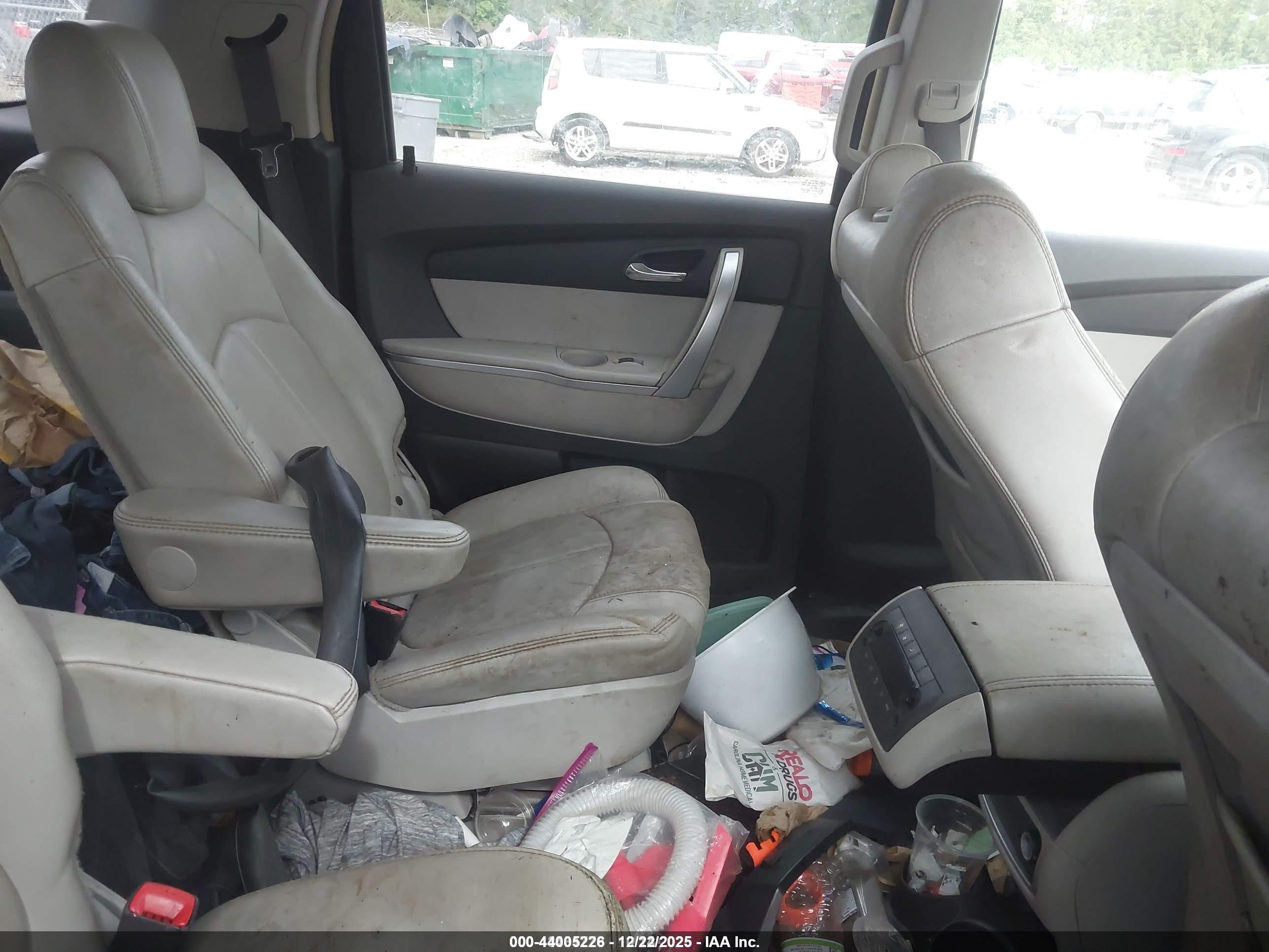 GMC ACADIA image 8