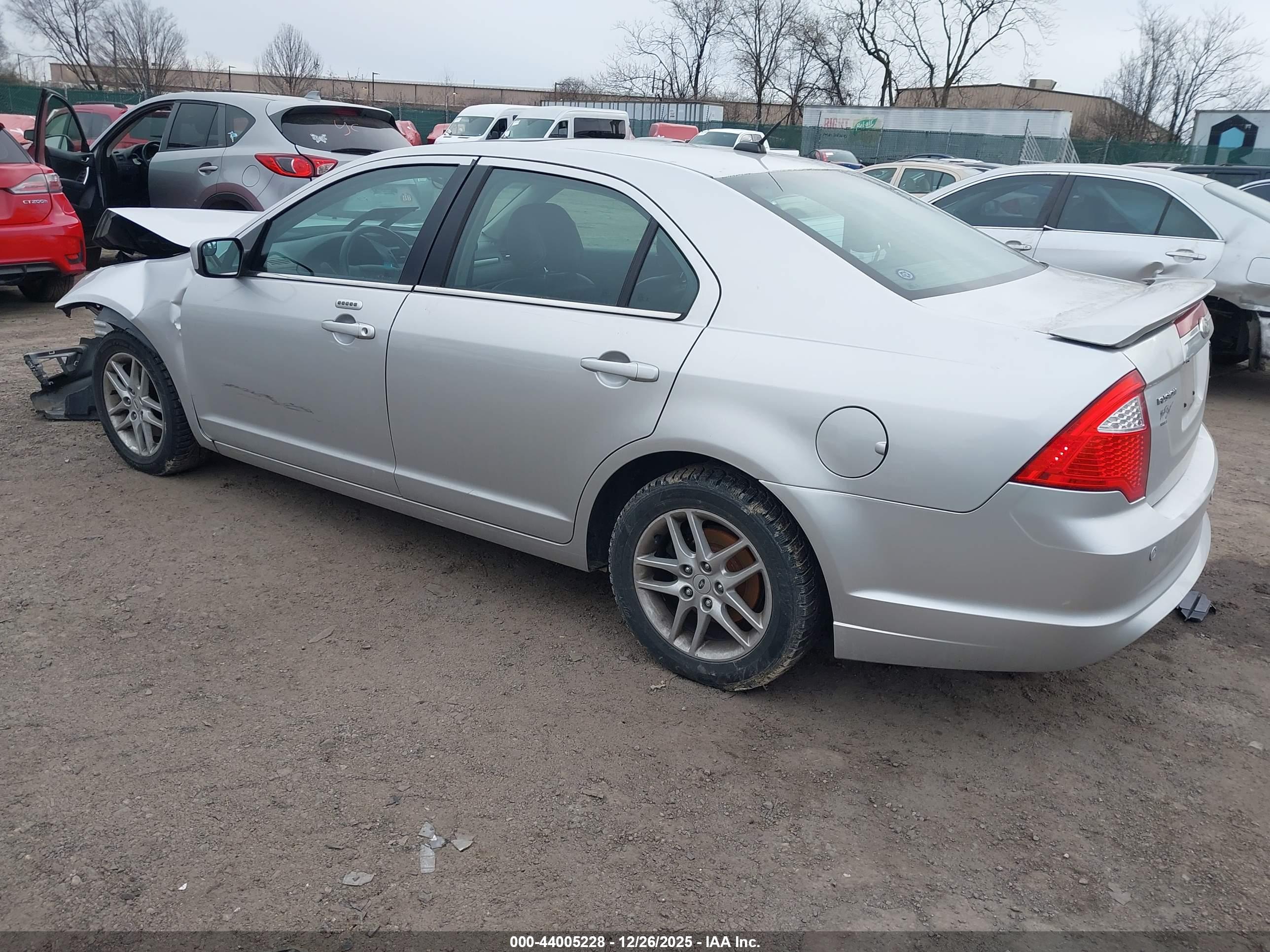 FORD FUSION image 3