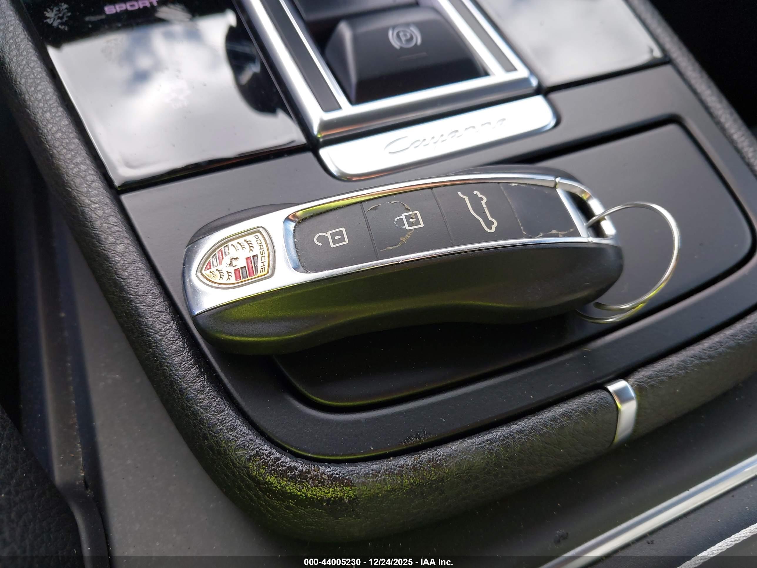 PORSCHE CAYENNE image 11