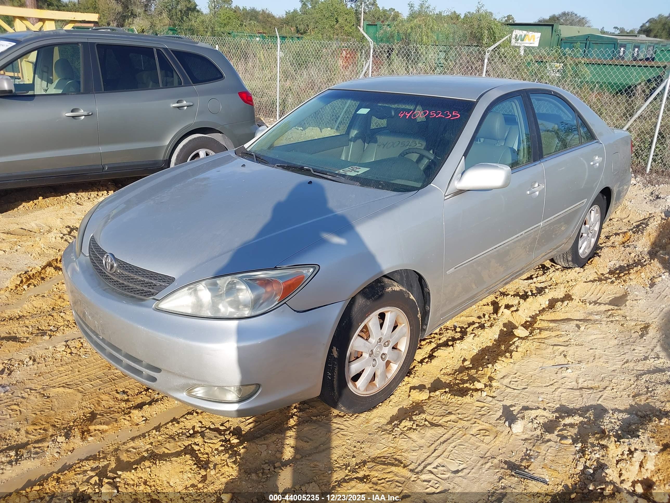 TOYOTA CAMRY image 2