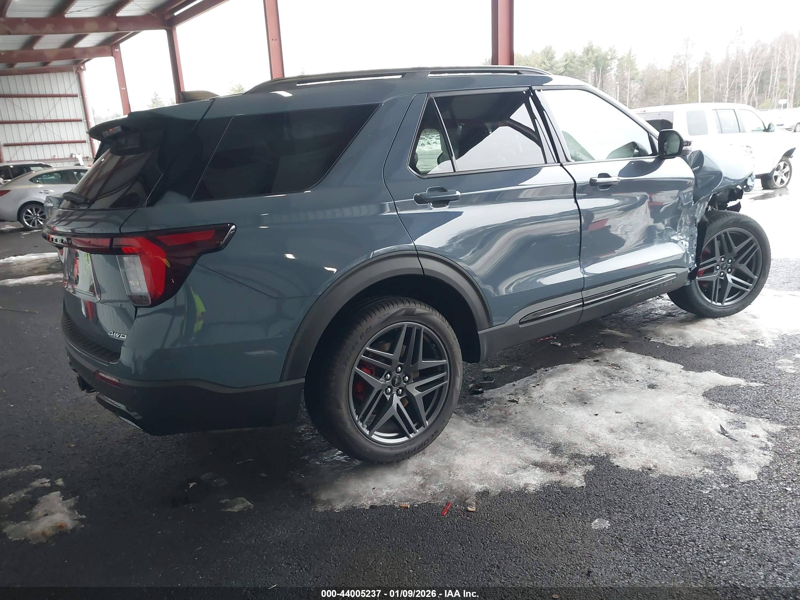 FORD EXPLORER image 4