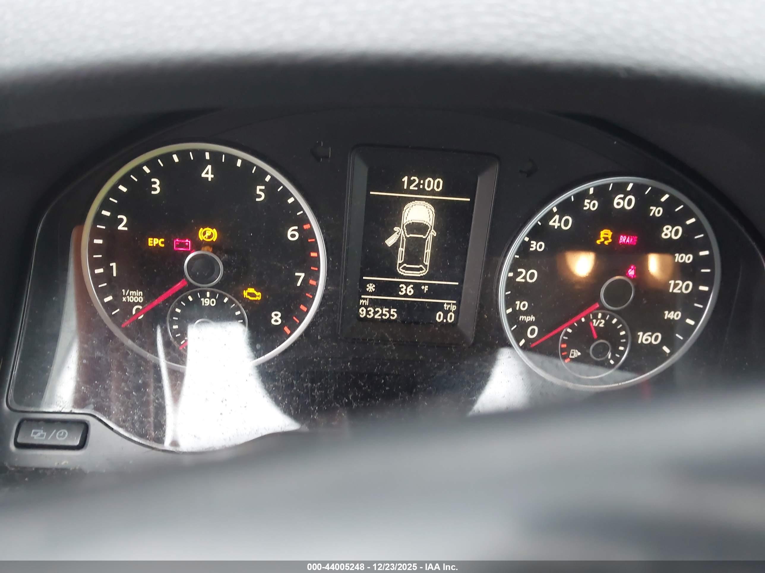 VOLKSWAGEN TIGUAN image 7