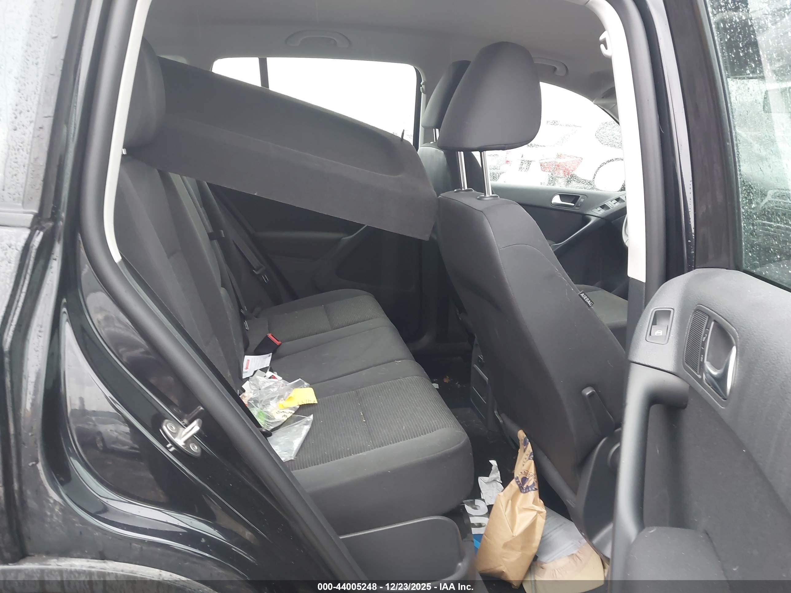 VOLKSWAGEN TIGUAN image 8