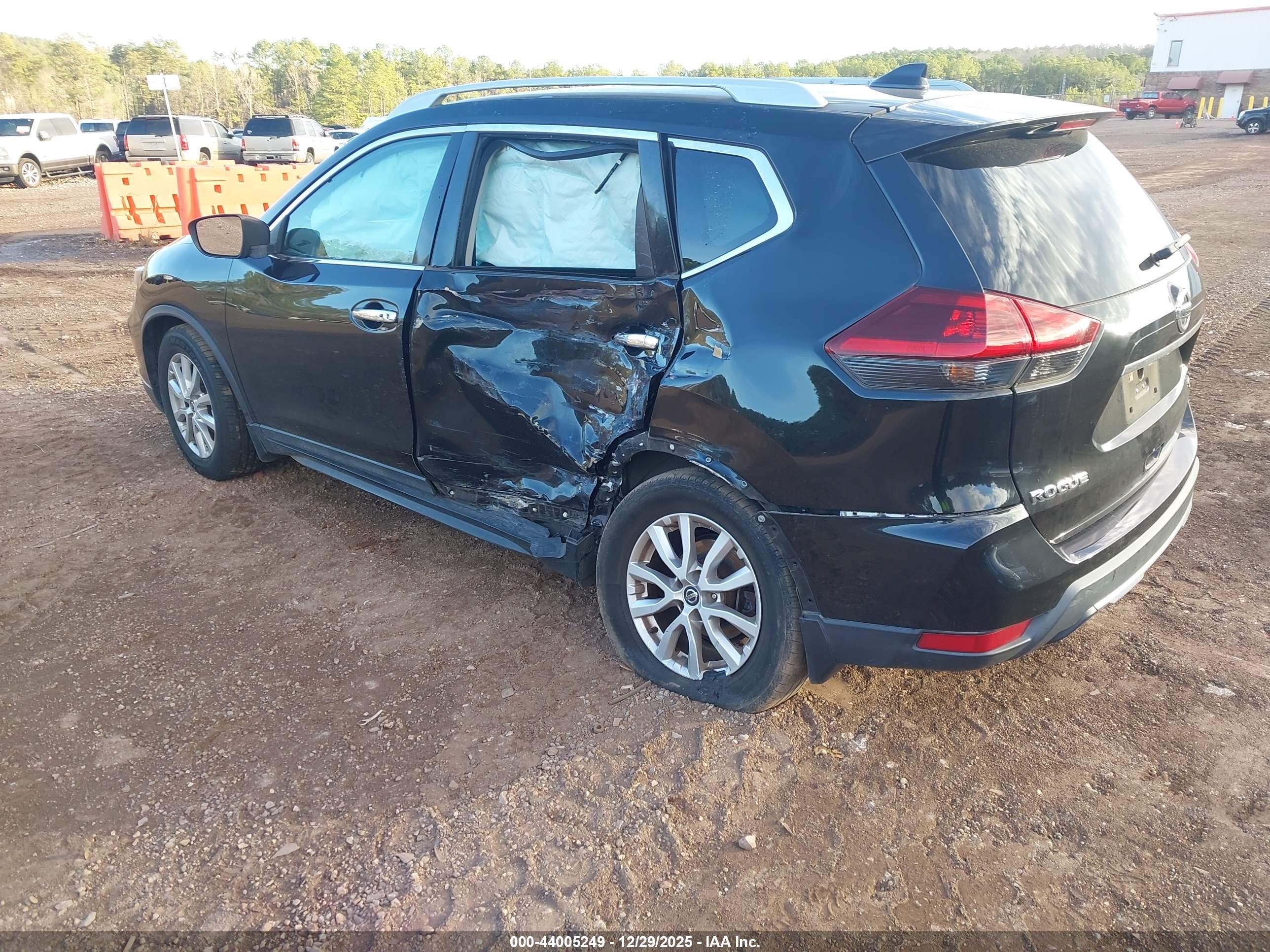 NISSAN ROGUE image 3