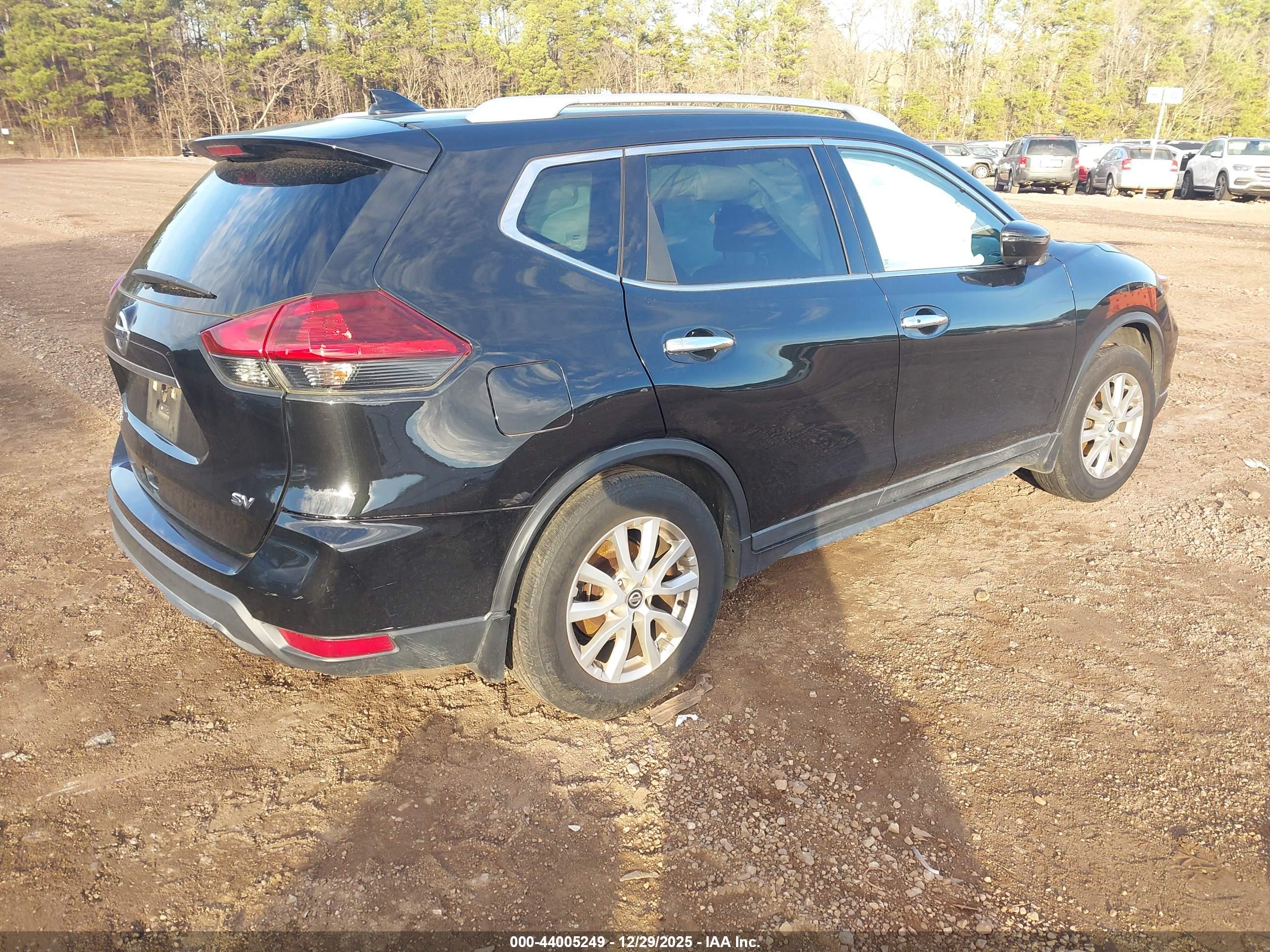 NISSAN ROGUE image 4