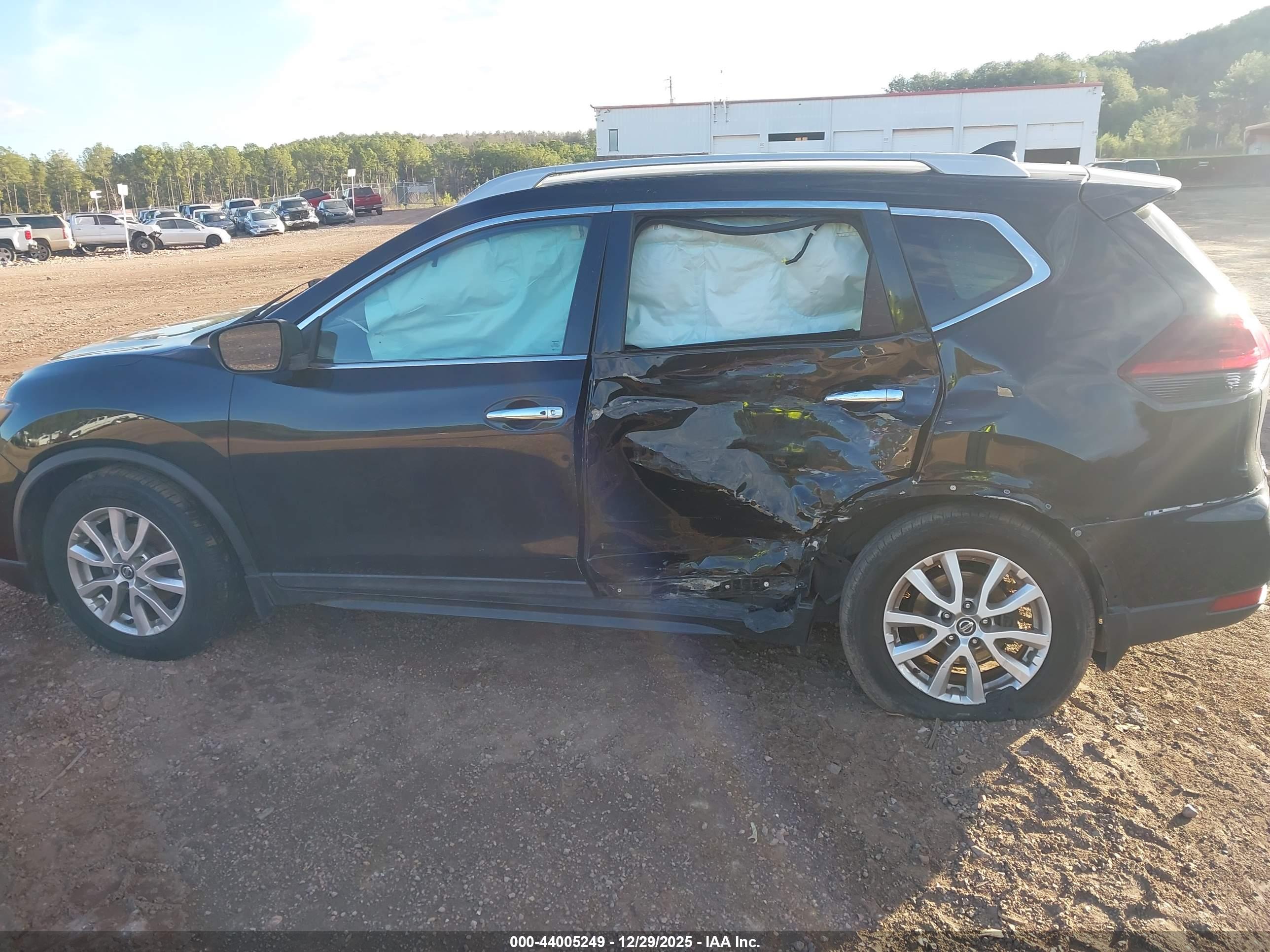 NISSAN ROGUE image 6