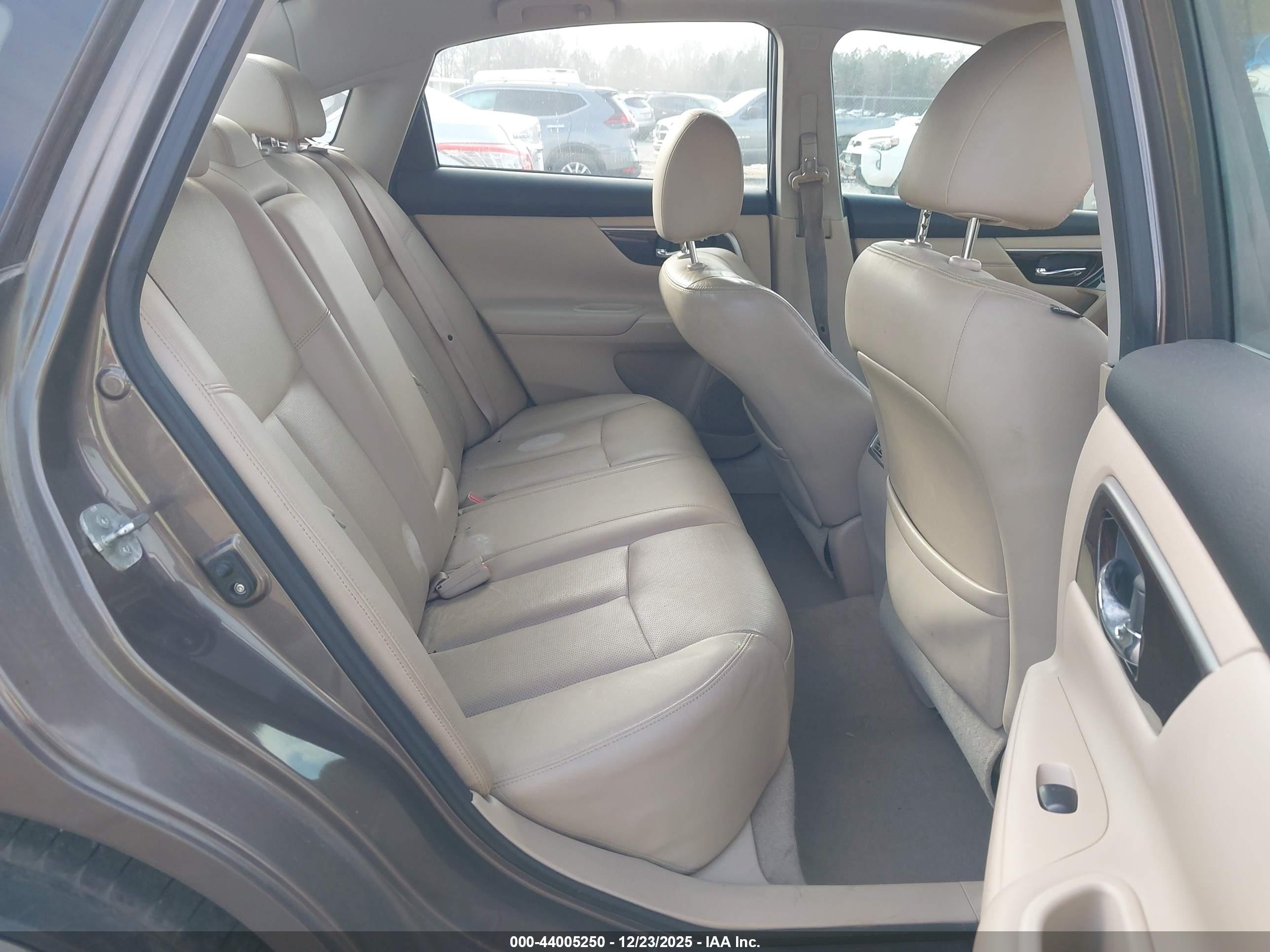 NISSAN ALTIMA image 8