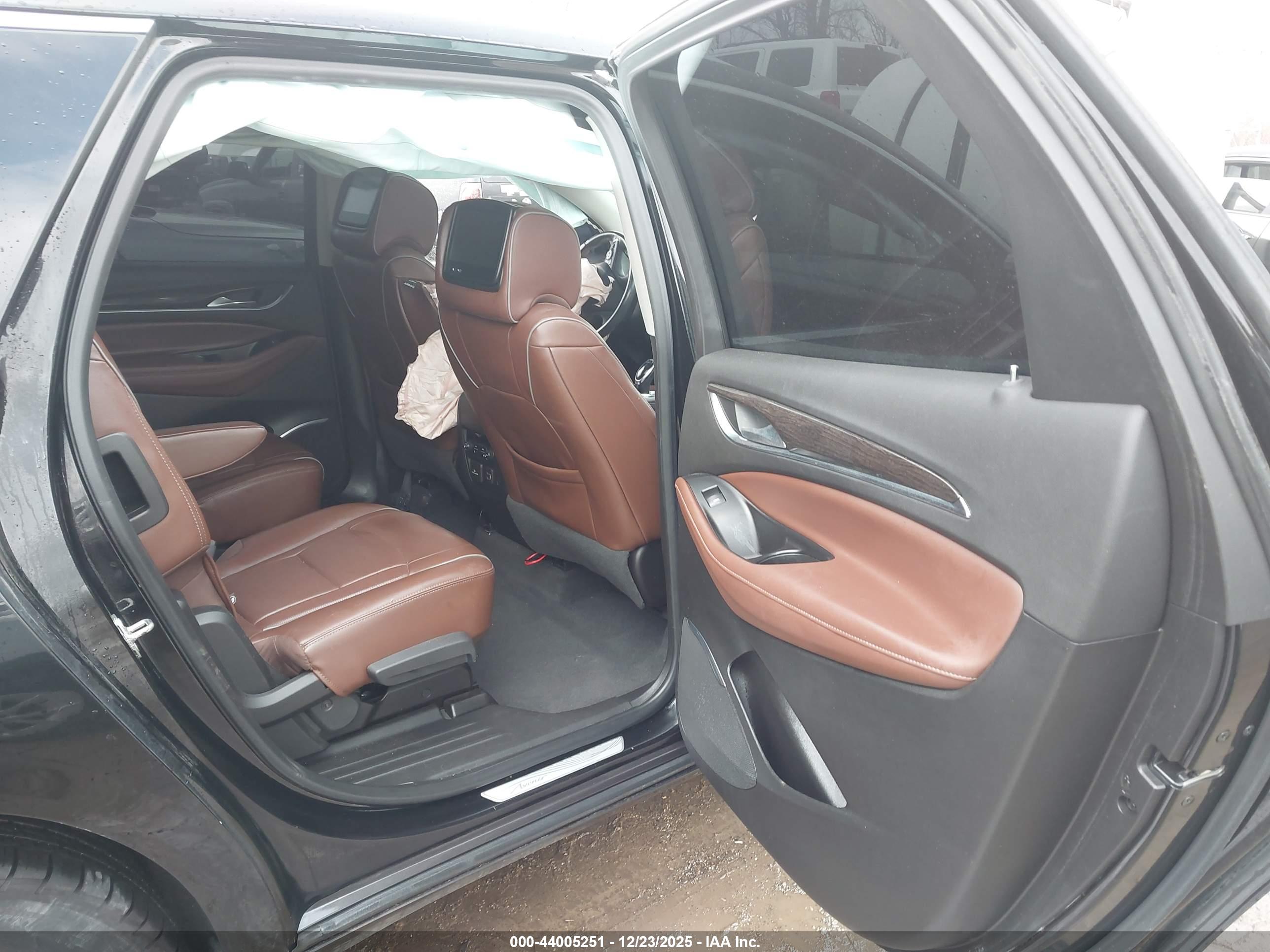 BUICK ENCLAVE image 8