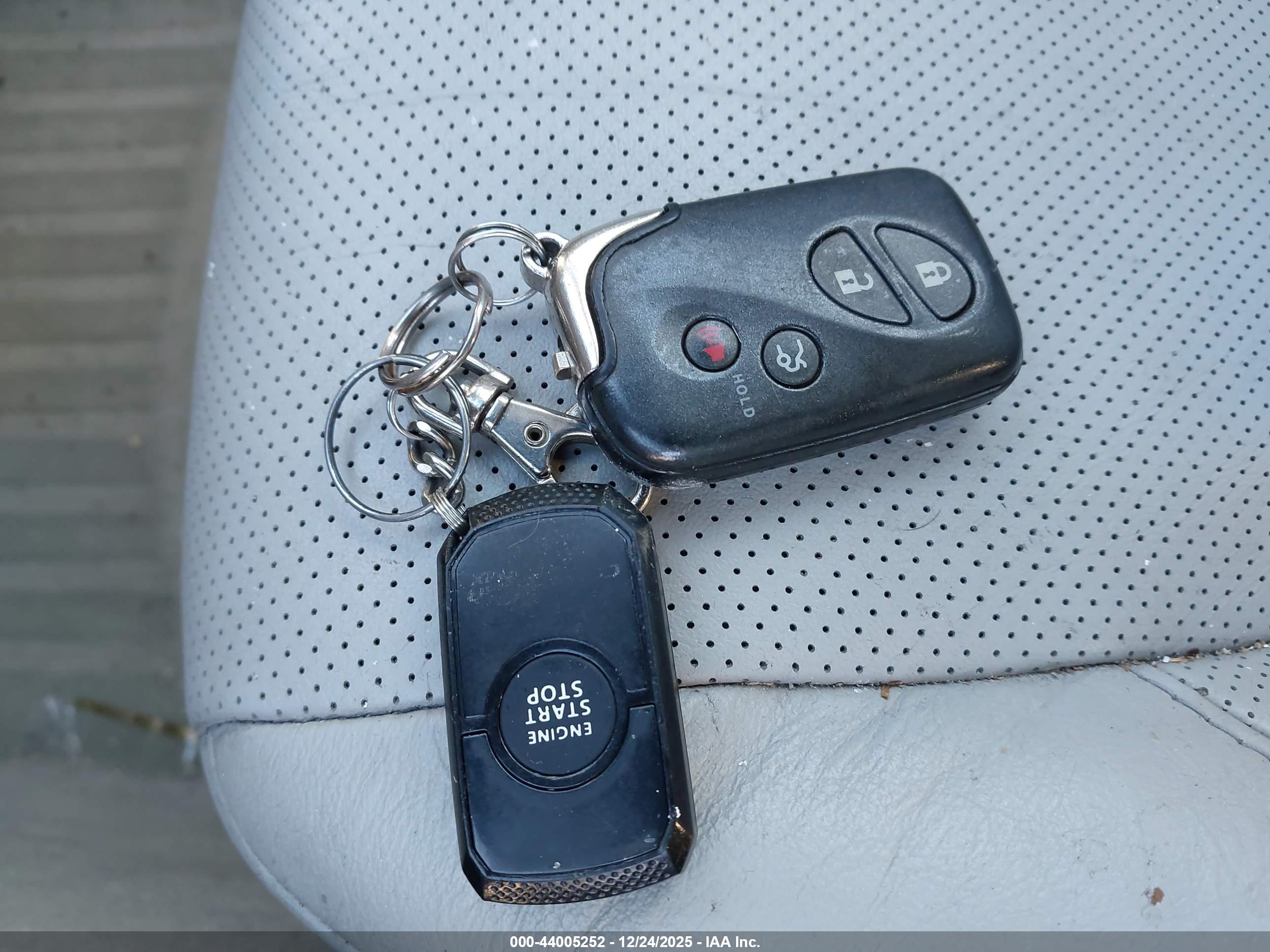 LEXUS ES image 11