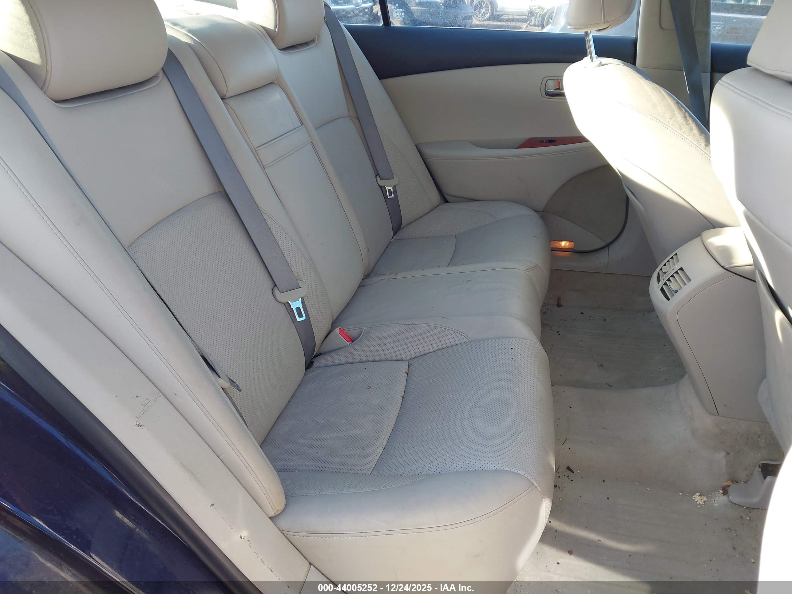 LEXUS ES image 8