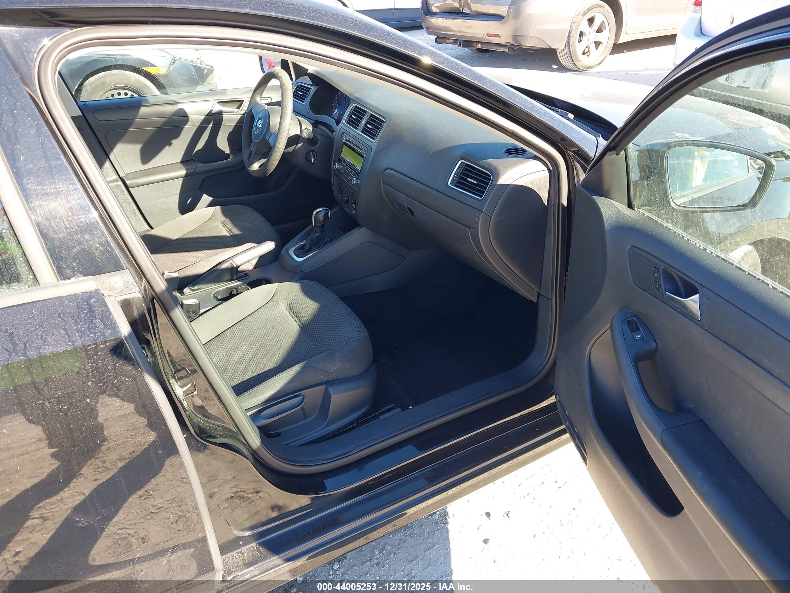 VOLKSWAGEN JETTA image 5