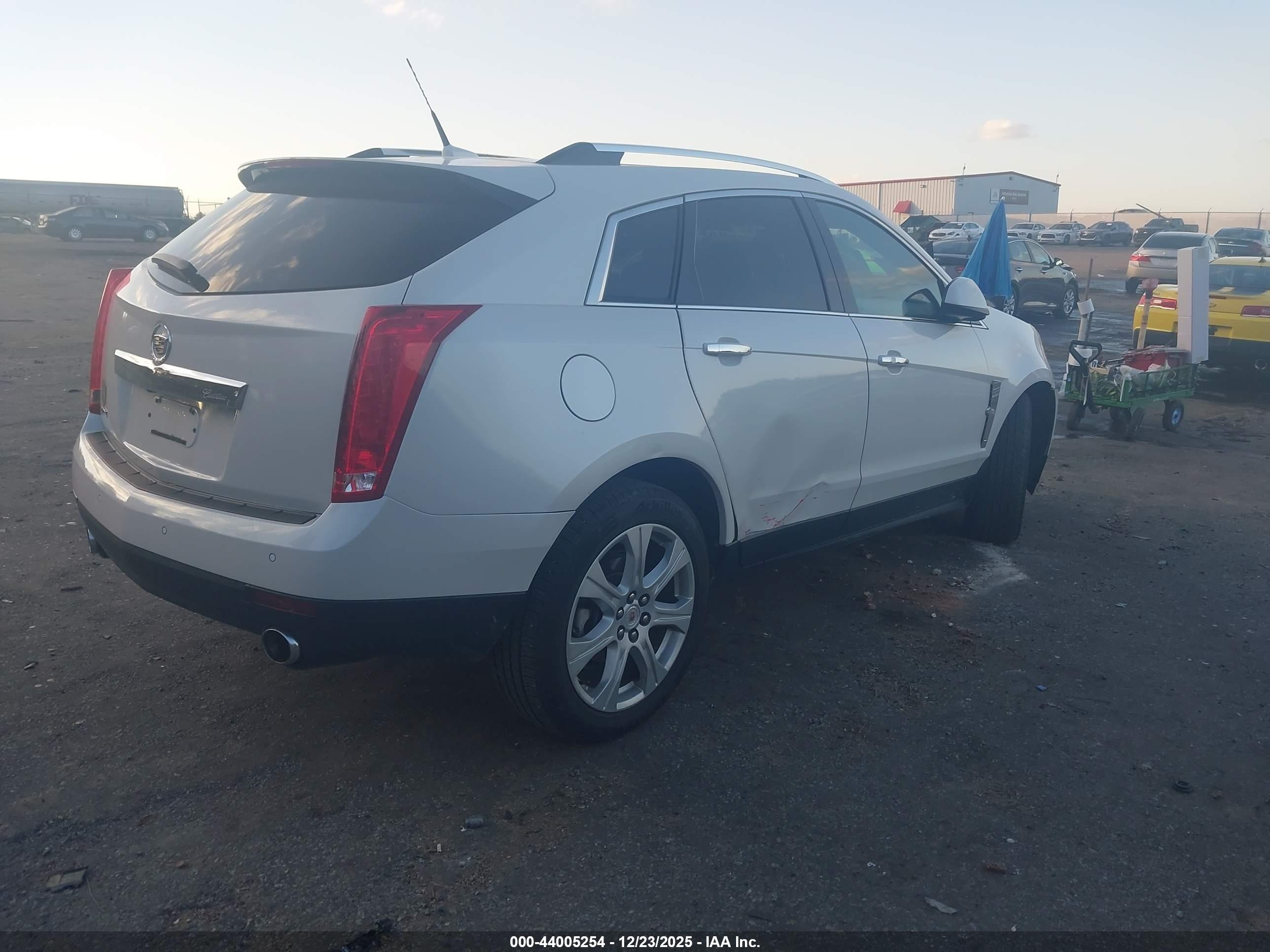 CADILLAC SRX image 4