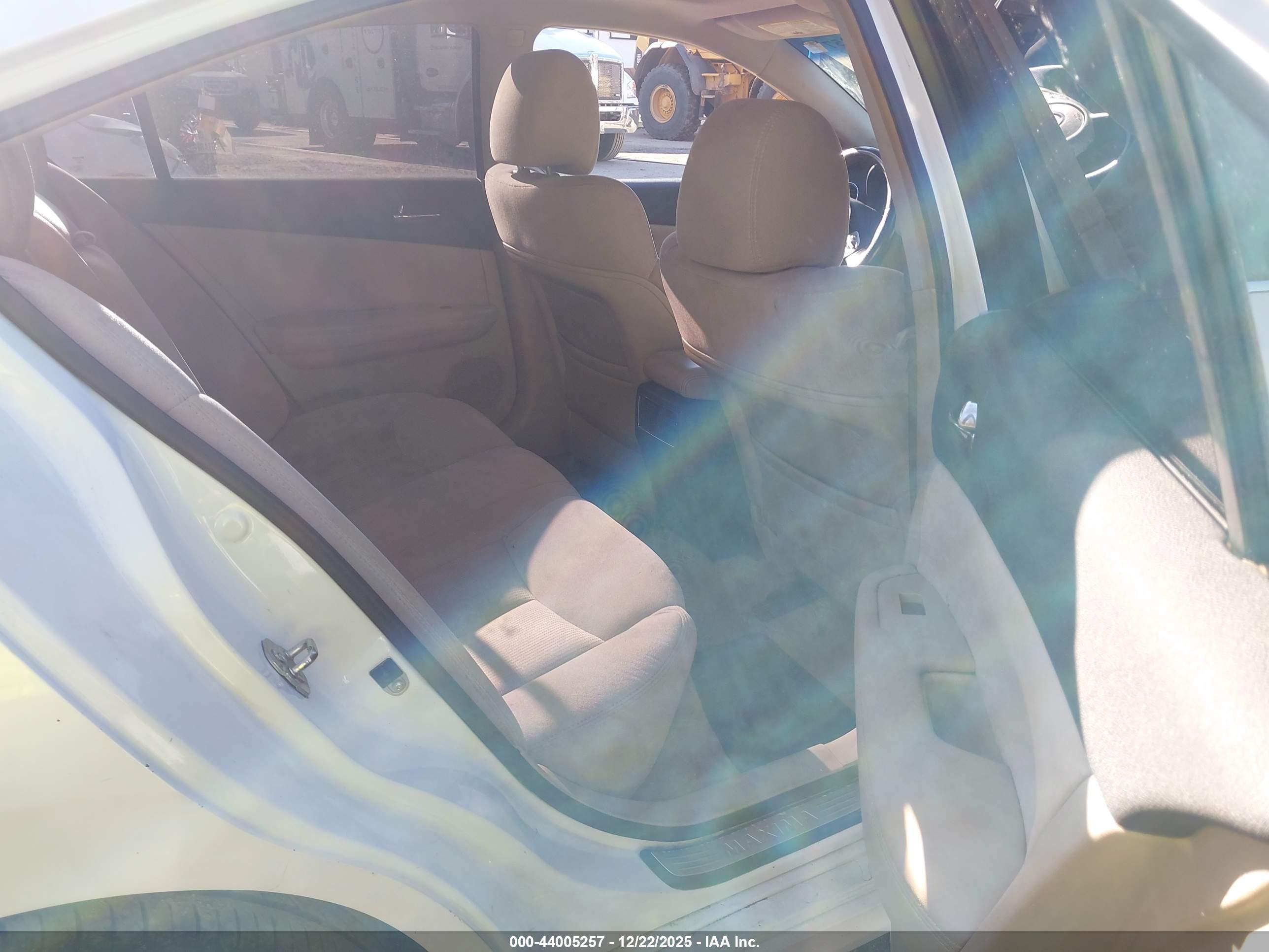 NISSAN MAXIMA image 8