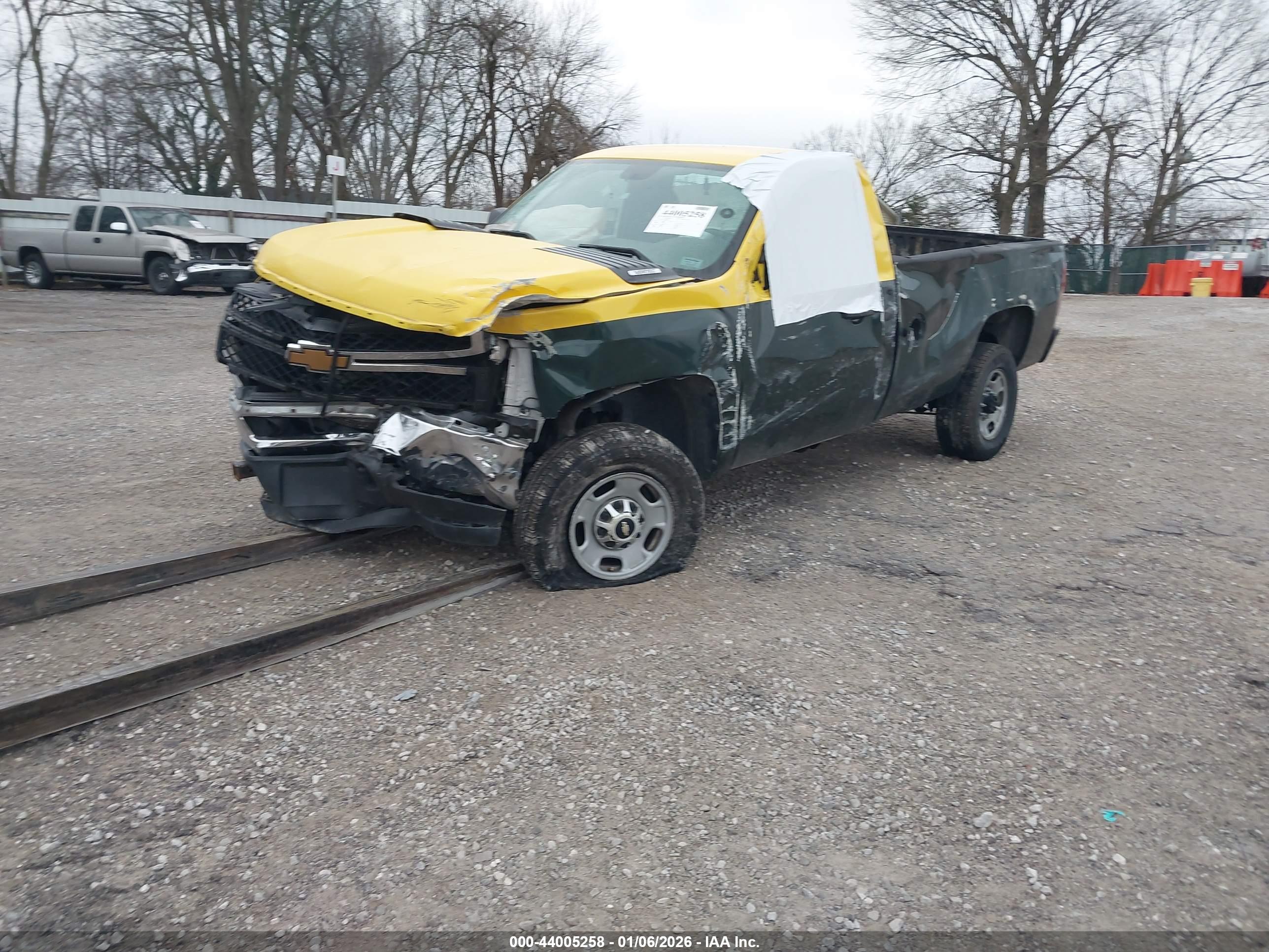 CHEVROLET SILVERADO image 2