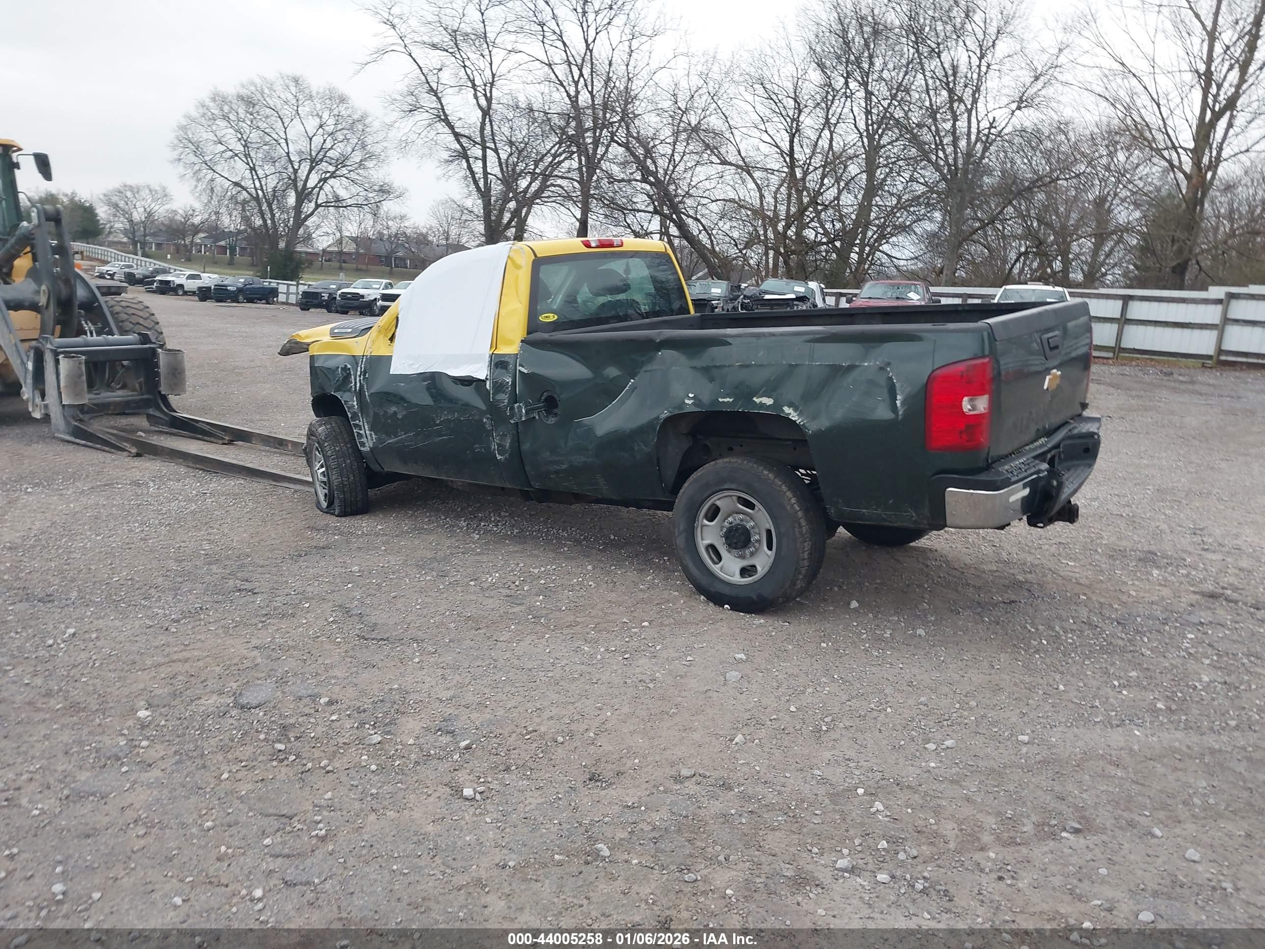 CHEVROLET SILVERADO image 3