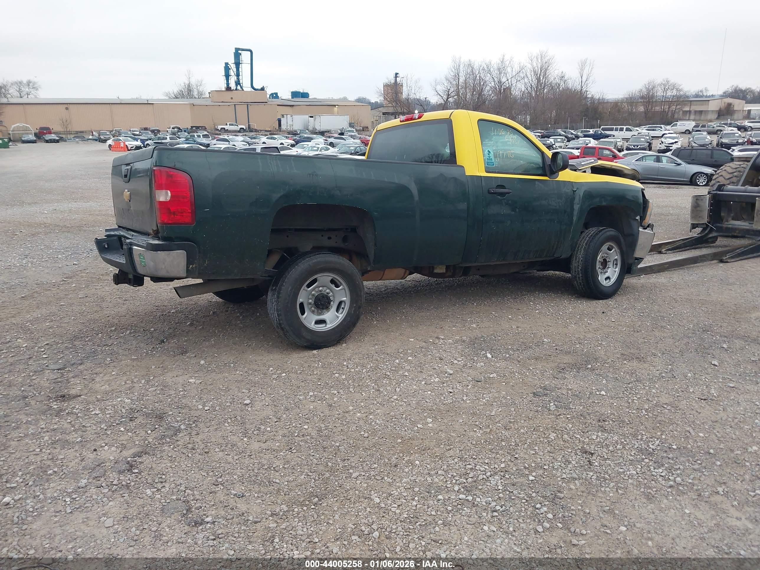 CHEVROLET SILVERADO image 4