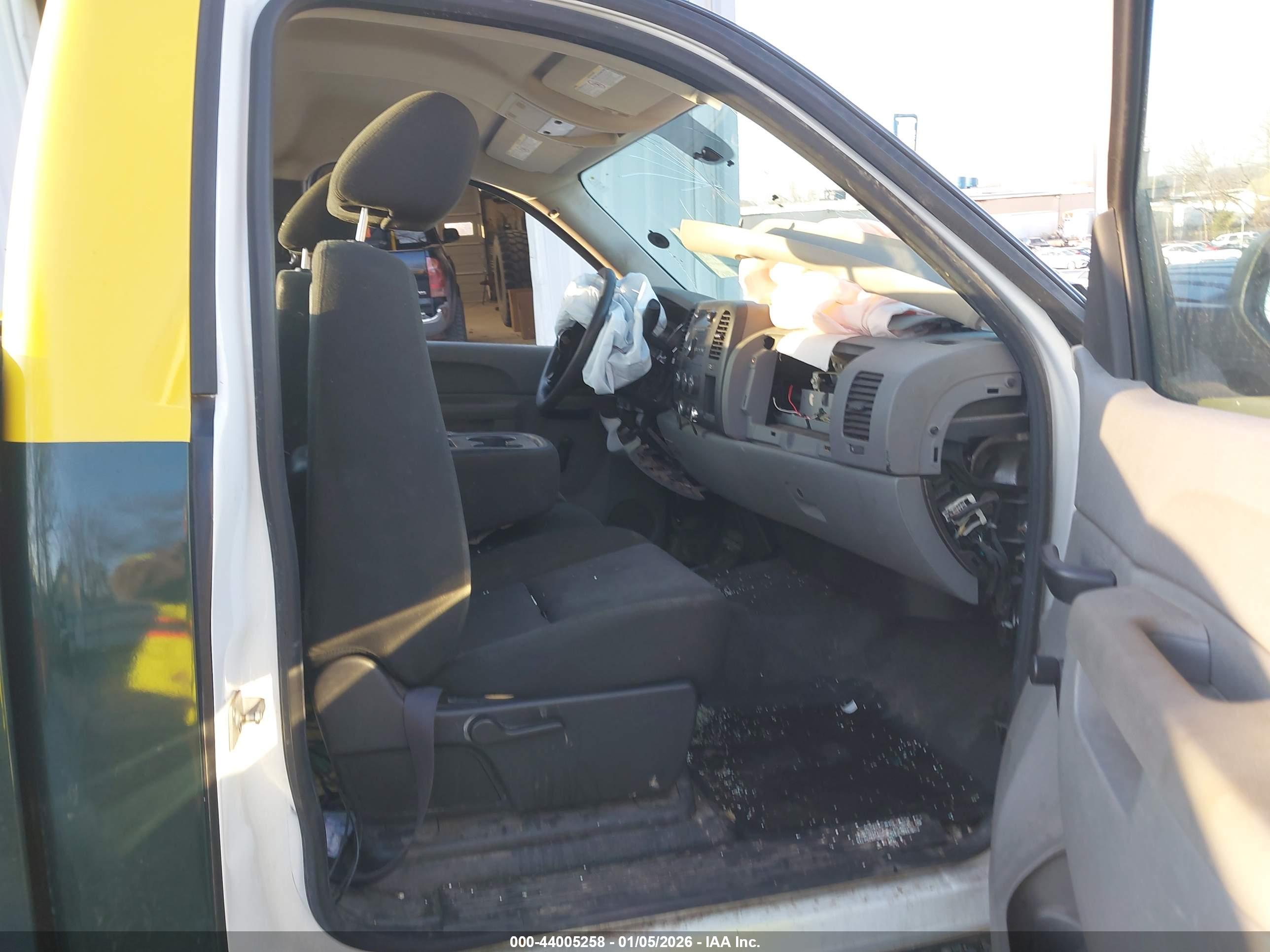 CHEVROLET SILVERADO image 5