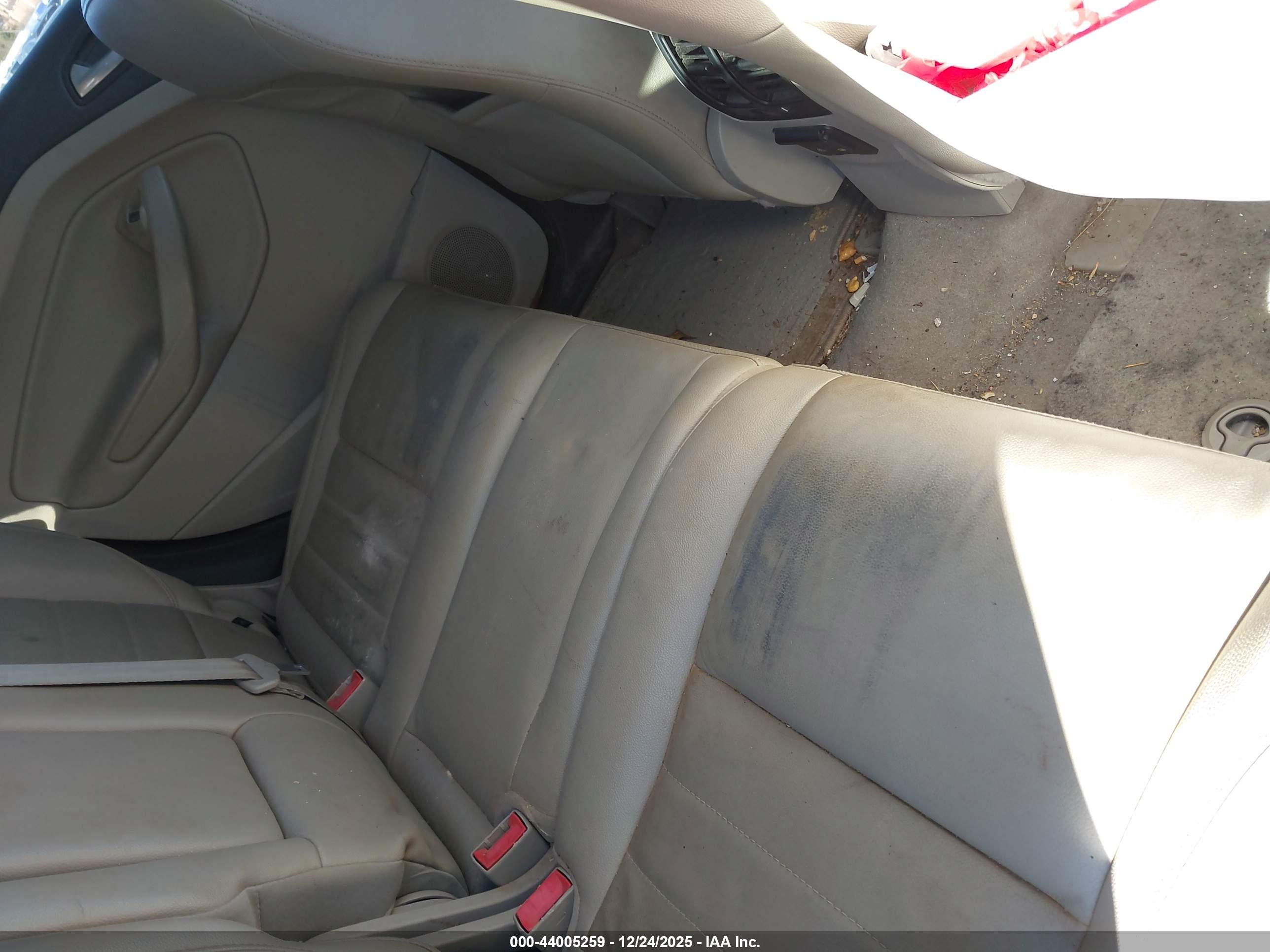 FORD ESCAPE image 8