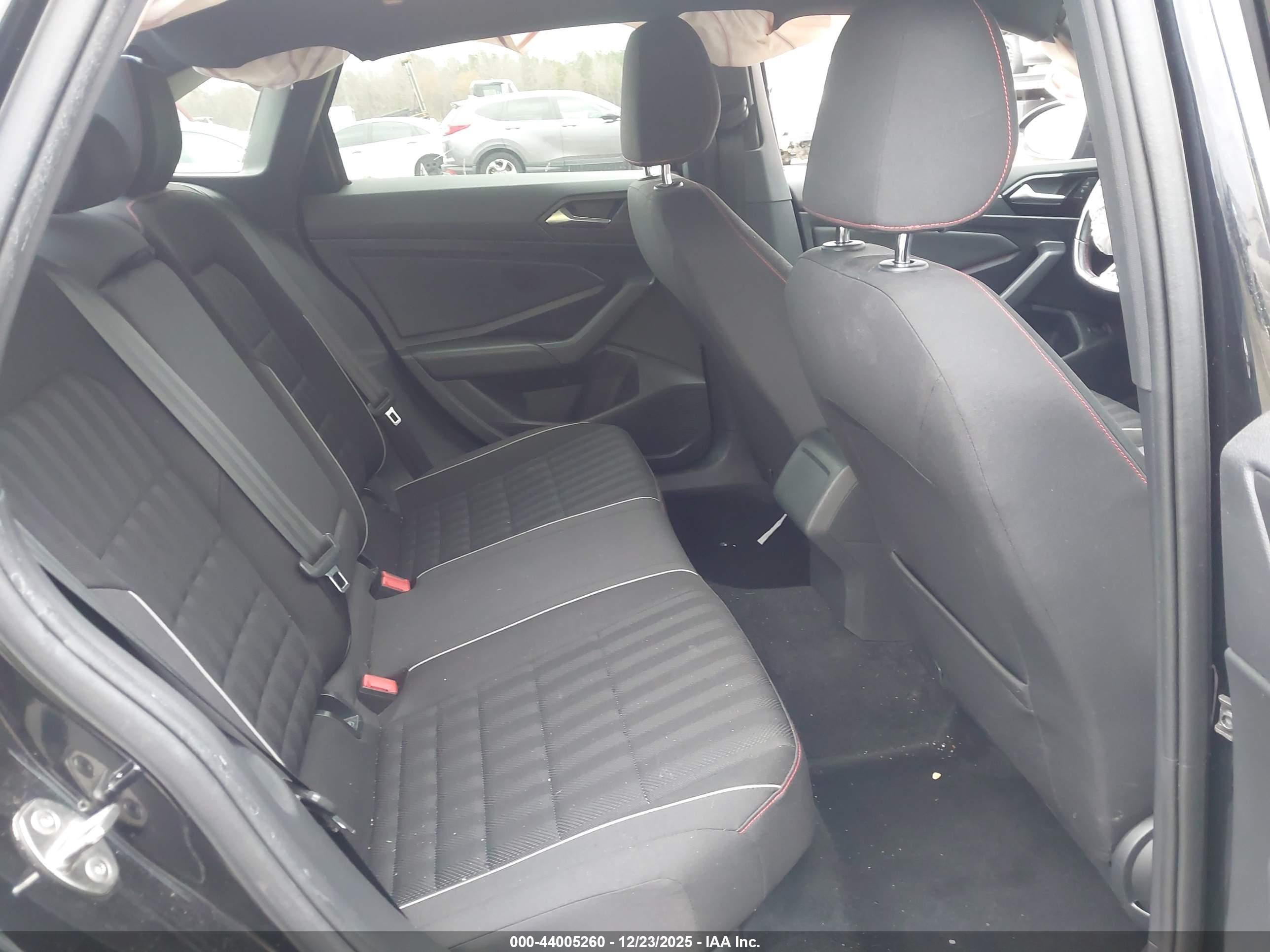 VOLKSWAGEN JETTA image 8