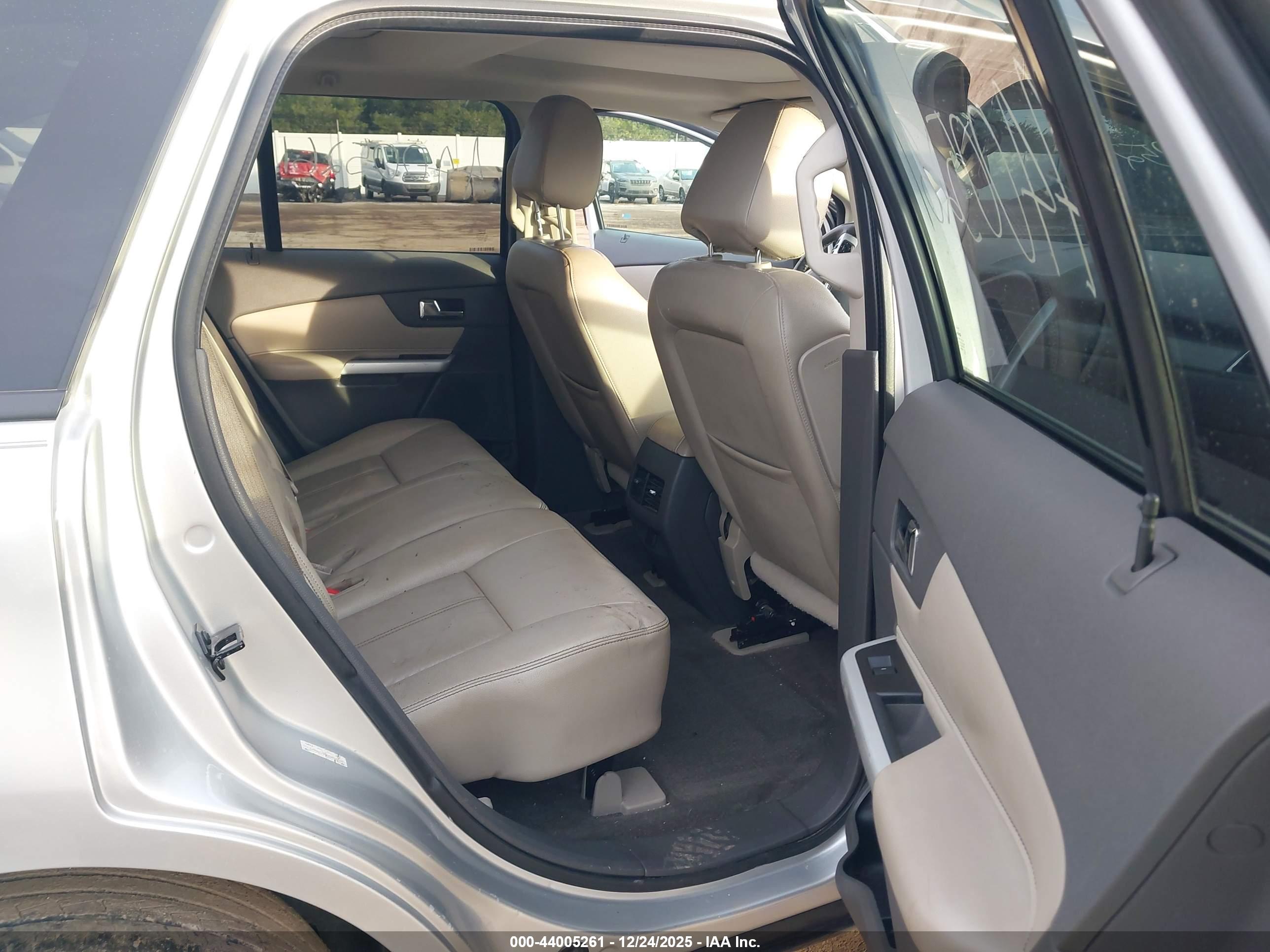 FORD EDGE image 8
