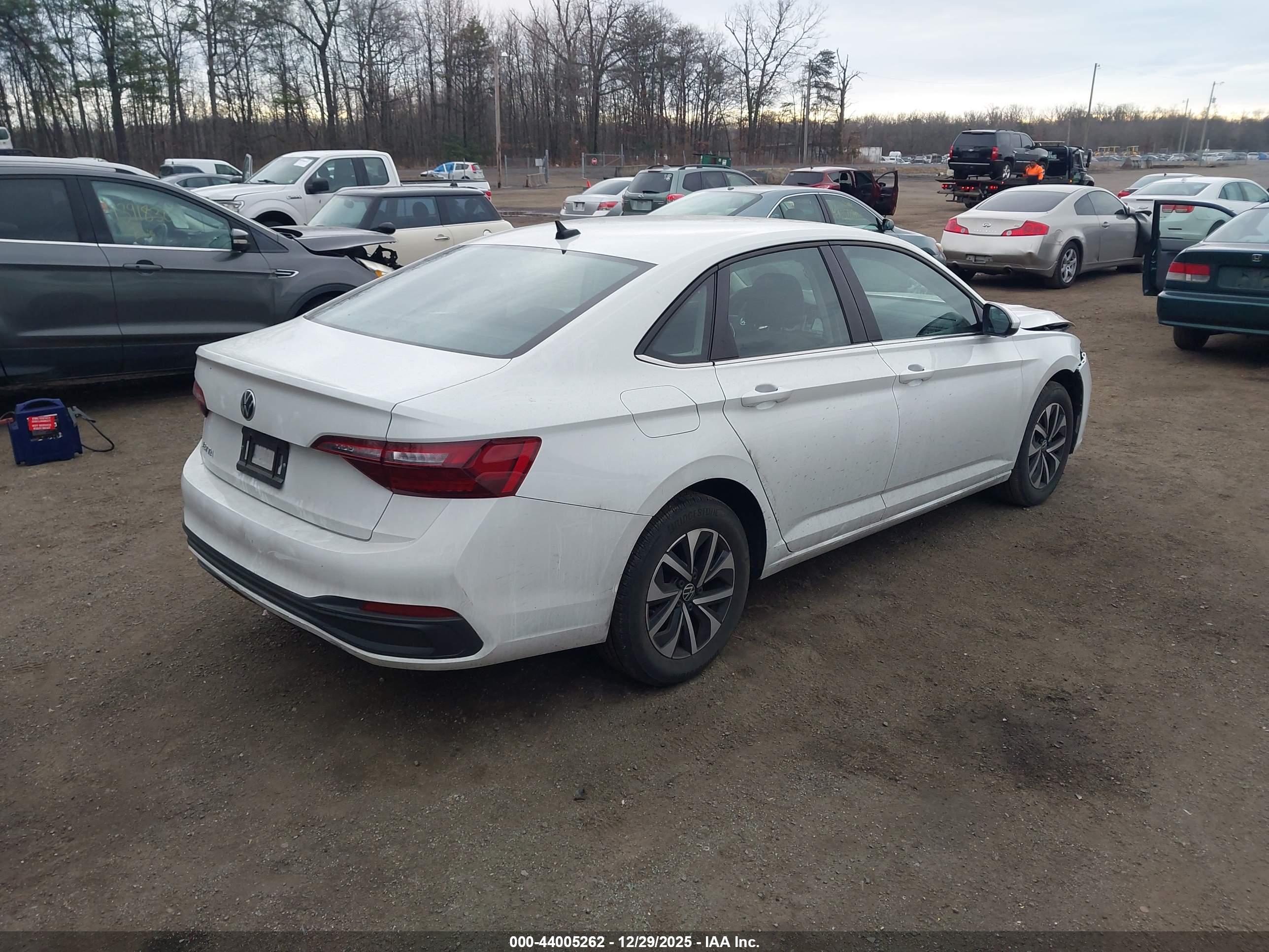 VOLKSWAGEN JETTA image 4