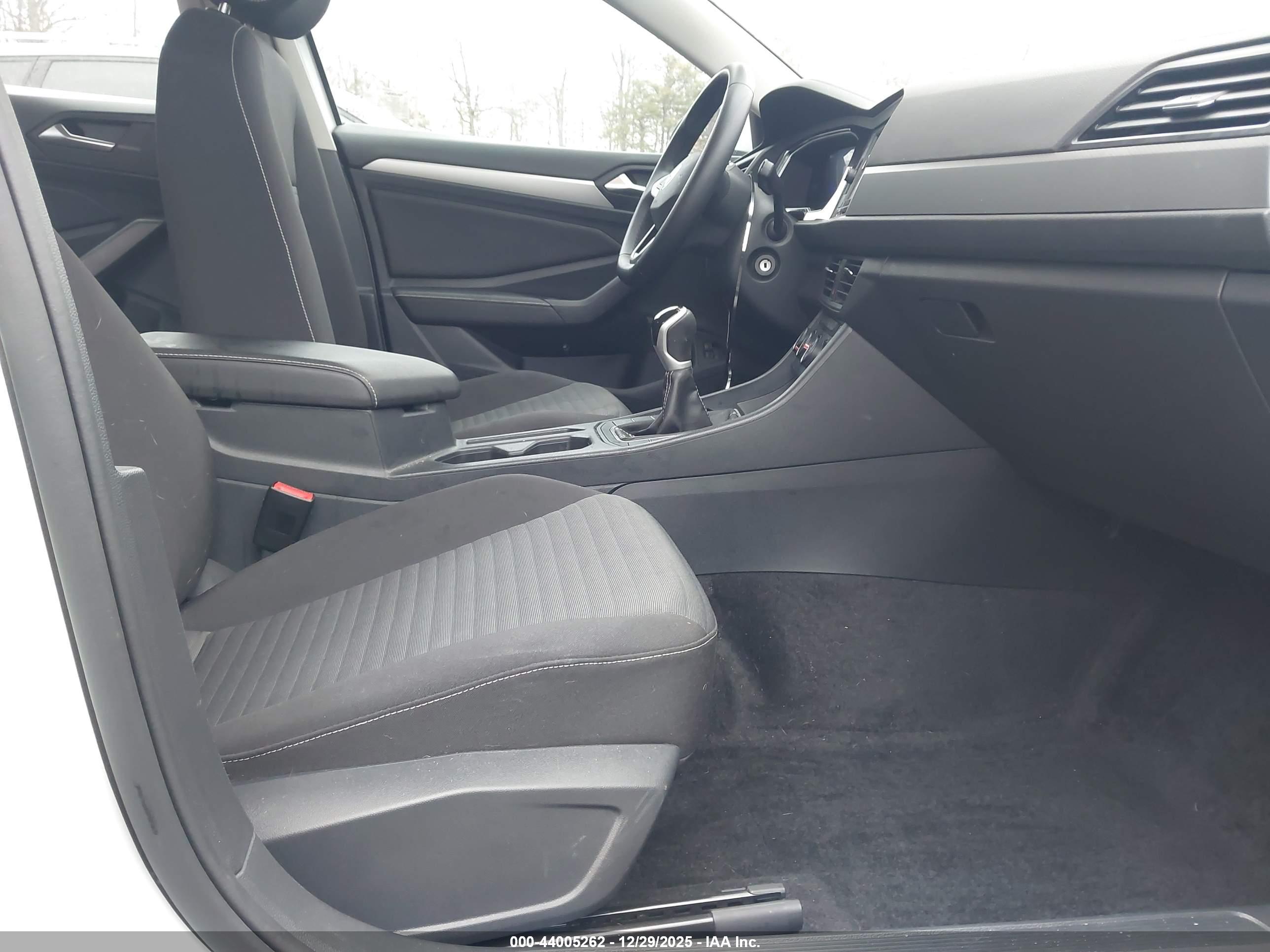 VOLKSWAGEN JETTA image 5