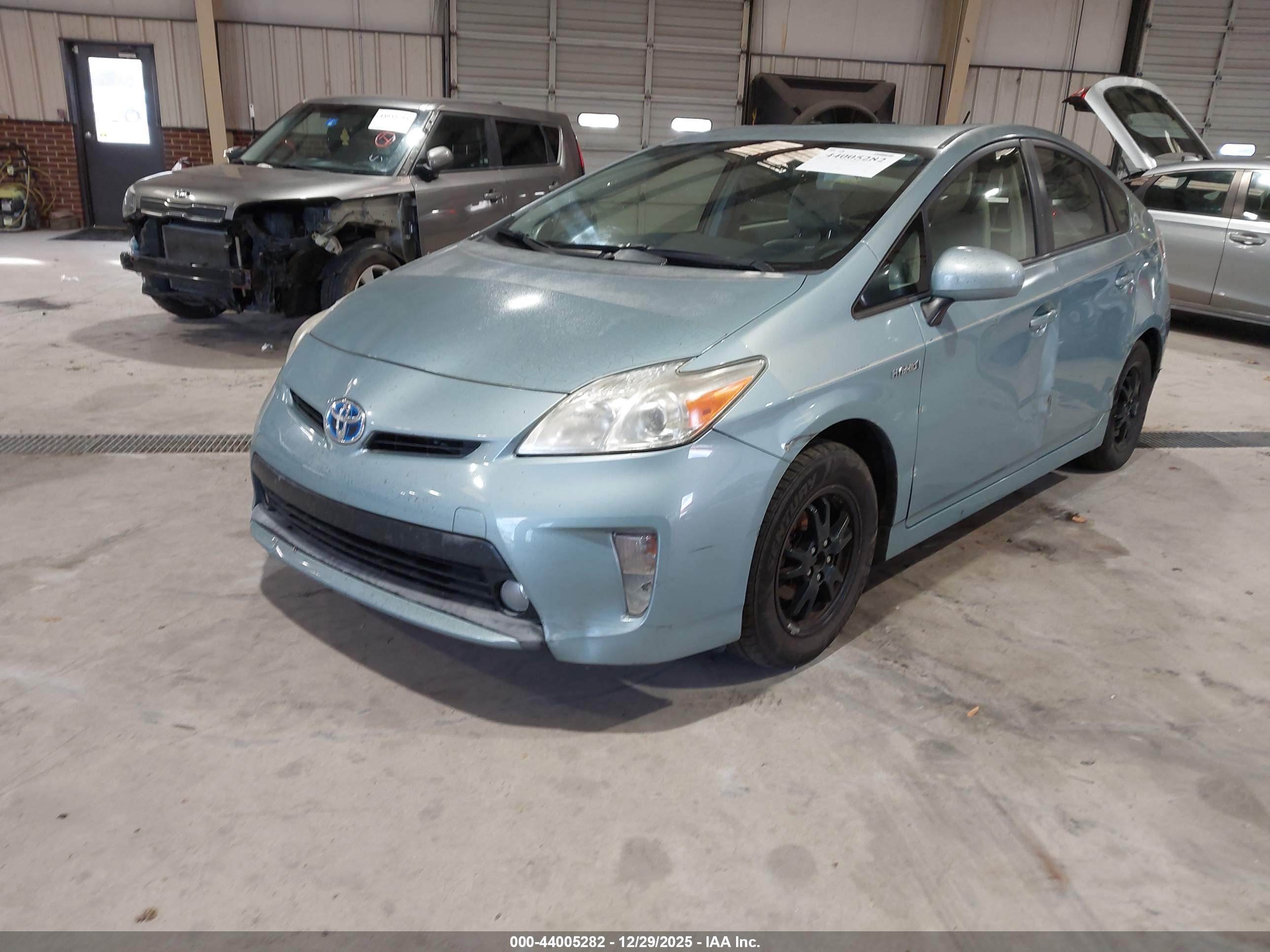 TOYOTA PRIUS image 2