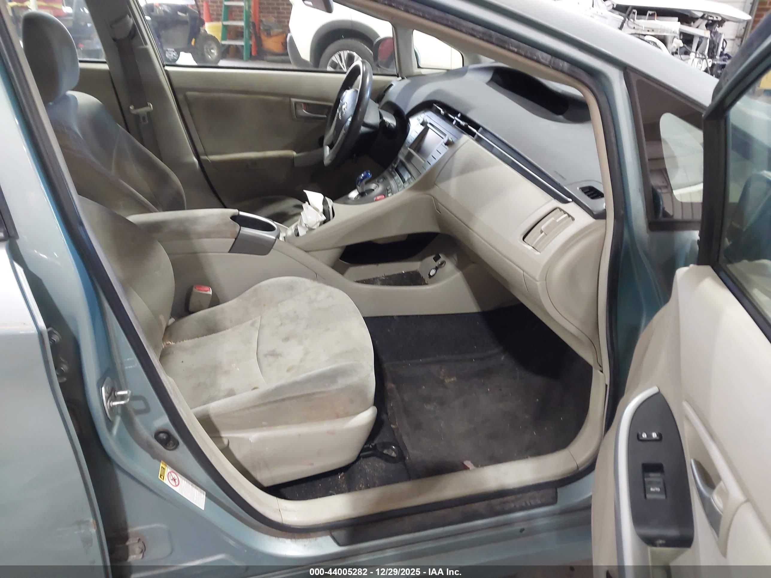 TOYOTA PRIUS image 5