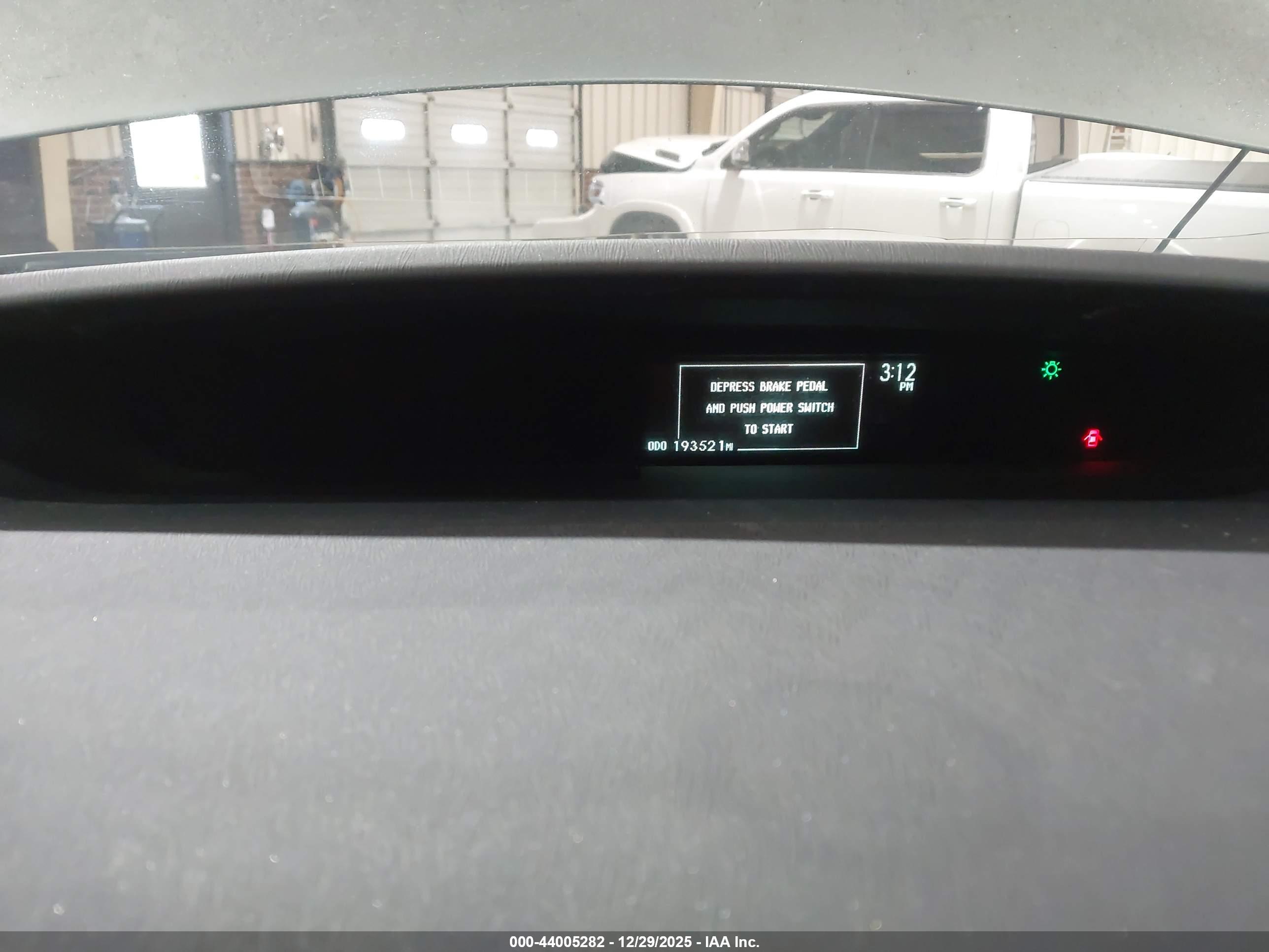 TOYOTA PRIUS image 7