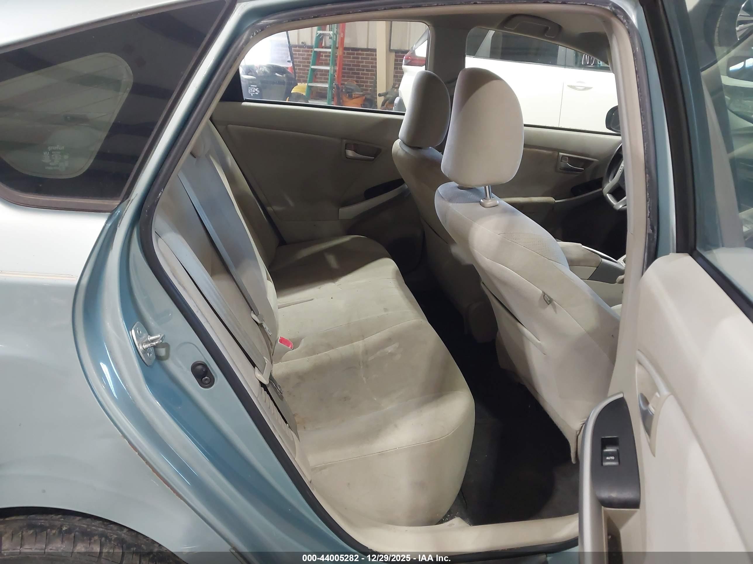 TOYOTA PRIUS image 8