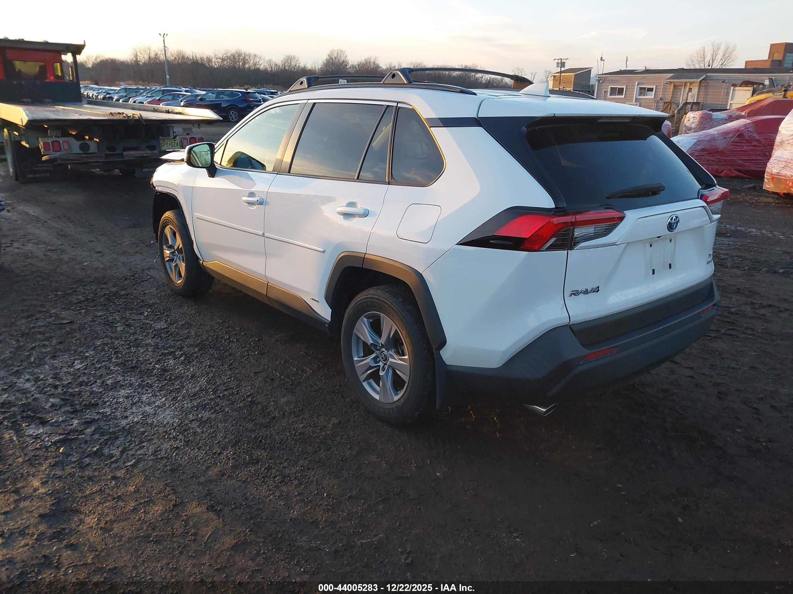 TOYOTA RAV4 image 3