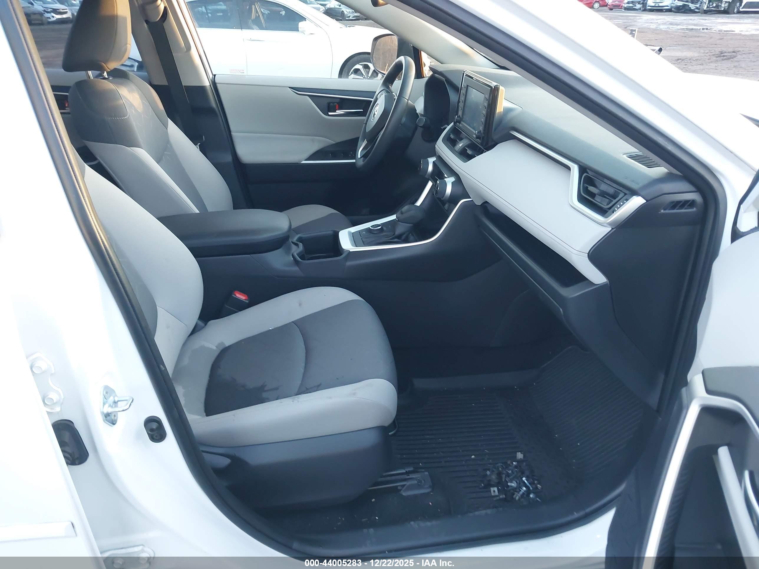 TOYOTA RAV4 image 5